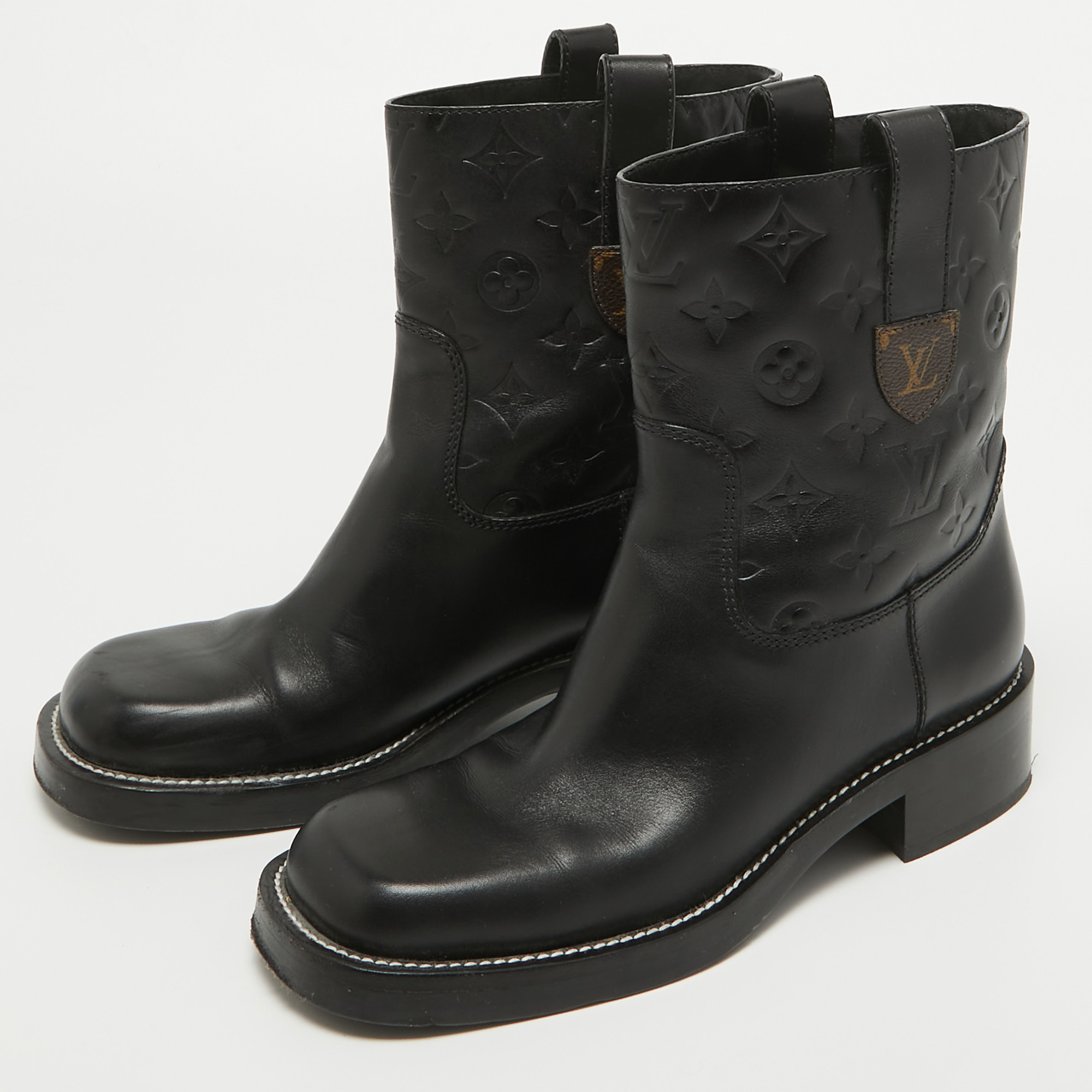 

Louis Vuitton Black Leather Ankle Boots Size