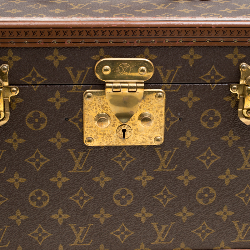 Naughtipidgins Nest - Louis Vuitton Beauty Case with Mirror Vanity Trunk  Boite Bouteilles et Glace in Monogram Vuittonite. RRP USD $9,050.00 Unused.  This classic top handle trunk in Monogram Vuittonite has a
