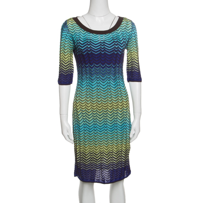 فستان إم ميزوني تريكو نمط مموج متعدد الألوان بأكمام قصيرة M