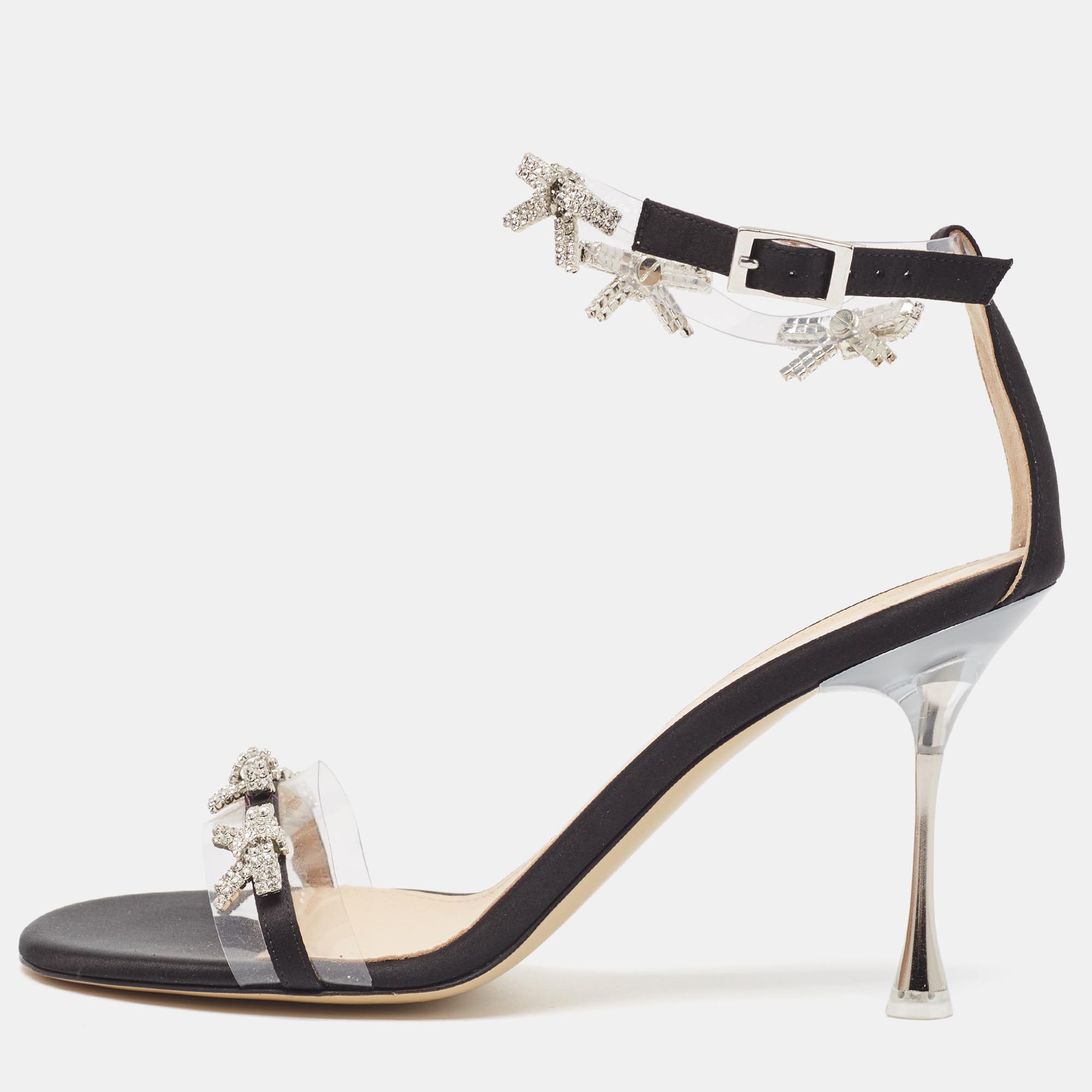 Discover footwear elegance with these Mach and Mach bow sandals. Meticulously designed these heels marry fashion and comfort ensuring you shine in every setting.
