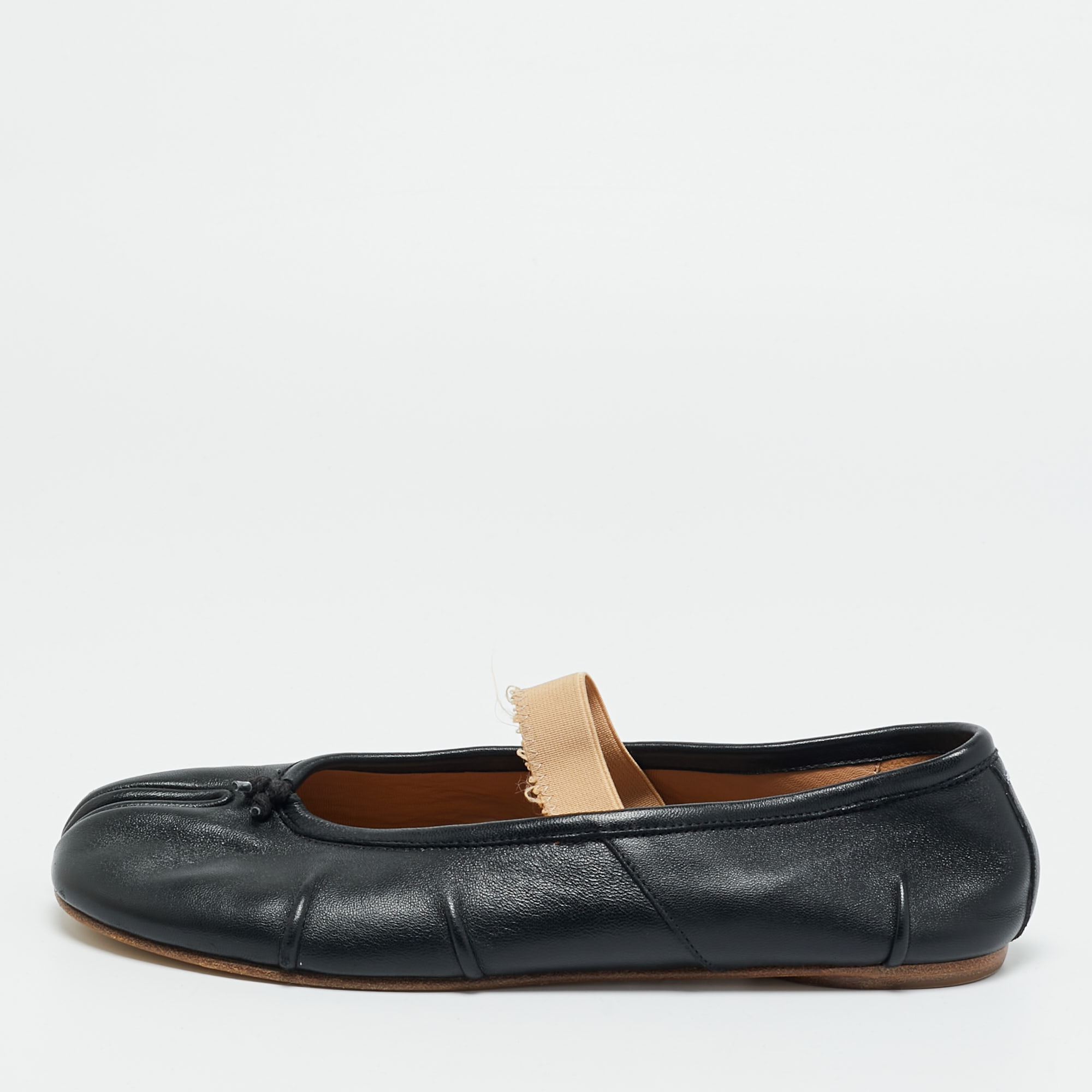 Click to view more detailed imagery on our partner's website Pre-owned Maison Margiela Tabi Size 39.5 Black Leather Mary Jane Ballet Flats