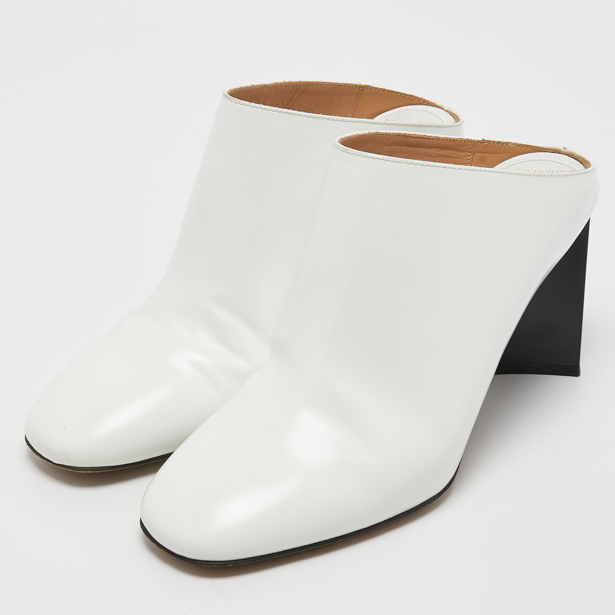 

Maison Martin Margiela White Leather Block Heel Mules Size