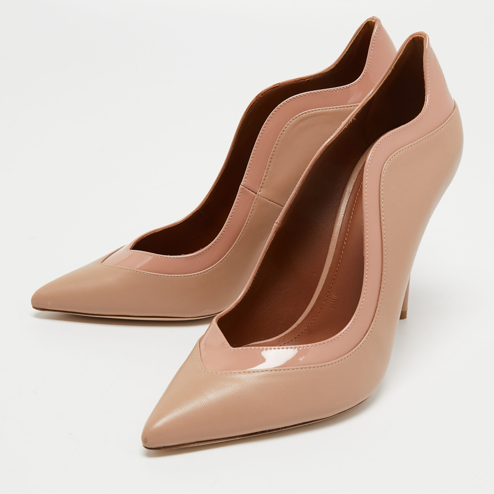 

Malone Souliers By Roy Luwolt Optic Beige Leather and Patent Penelope Pointed Toe Pumps Size