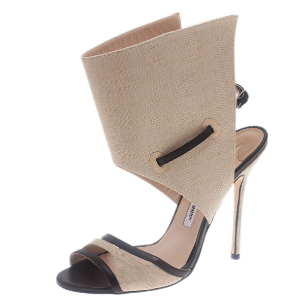 Manolo Blahnik Beige Canvas Suntaxa Ankle Wrap Sandals Size 38.5