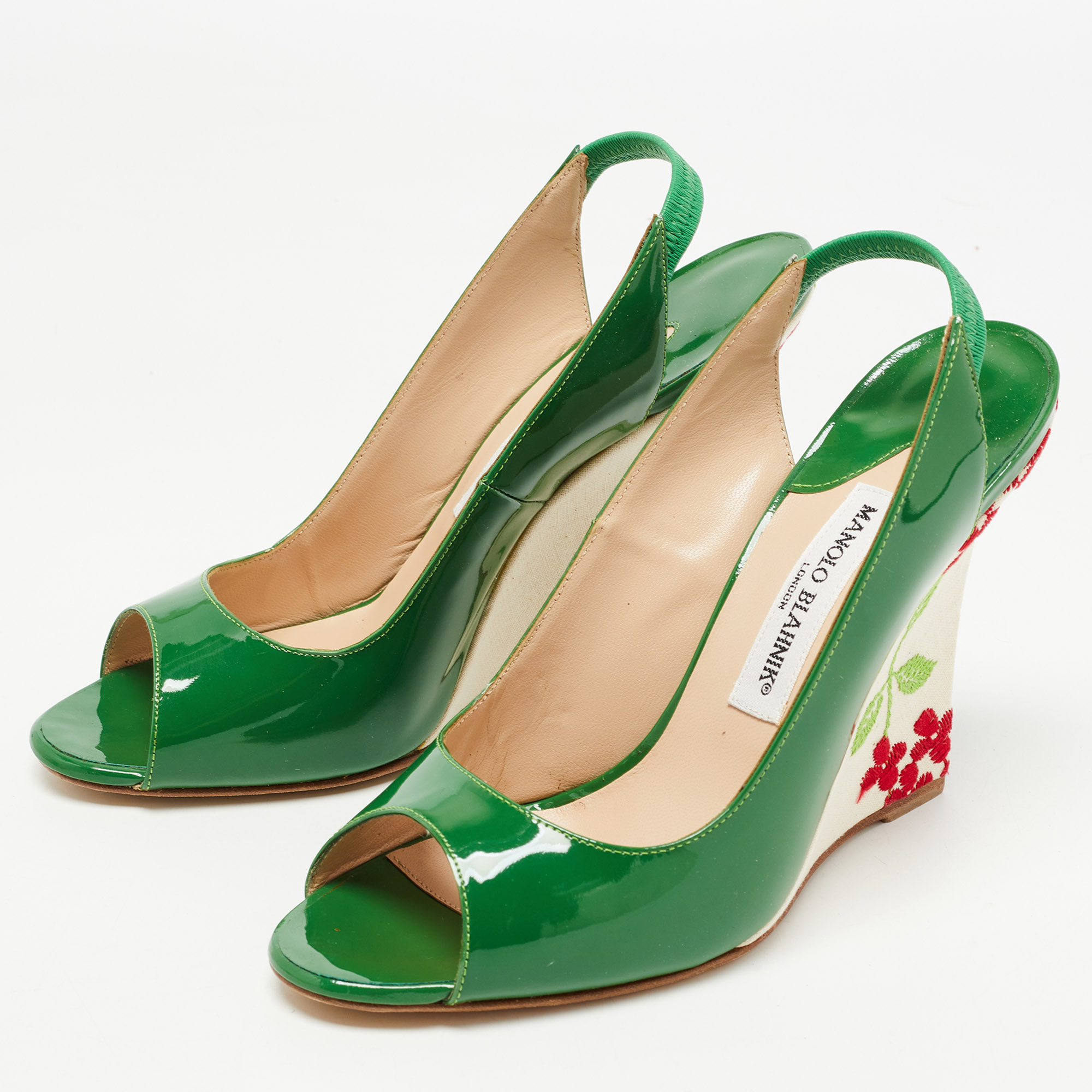 

Manolo Blahnik Green Patent Leather Maniapla Embroidered Wedge Sandals Size