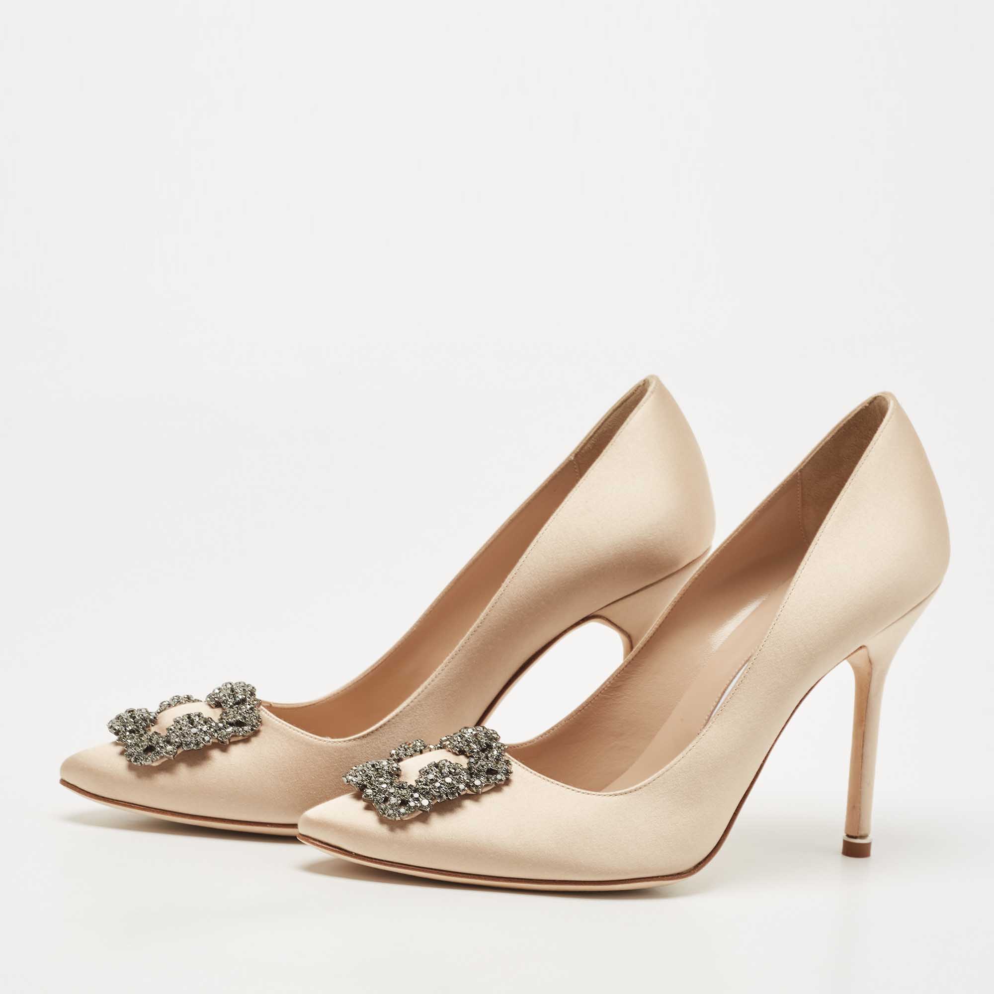 

Manolo Blahnik Beige Satin Hangisi Pumps Size