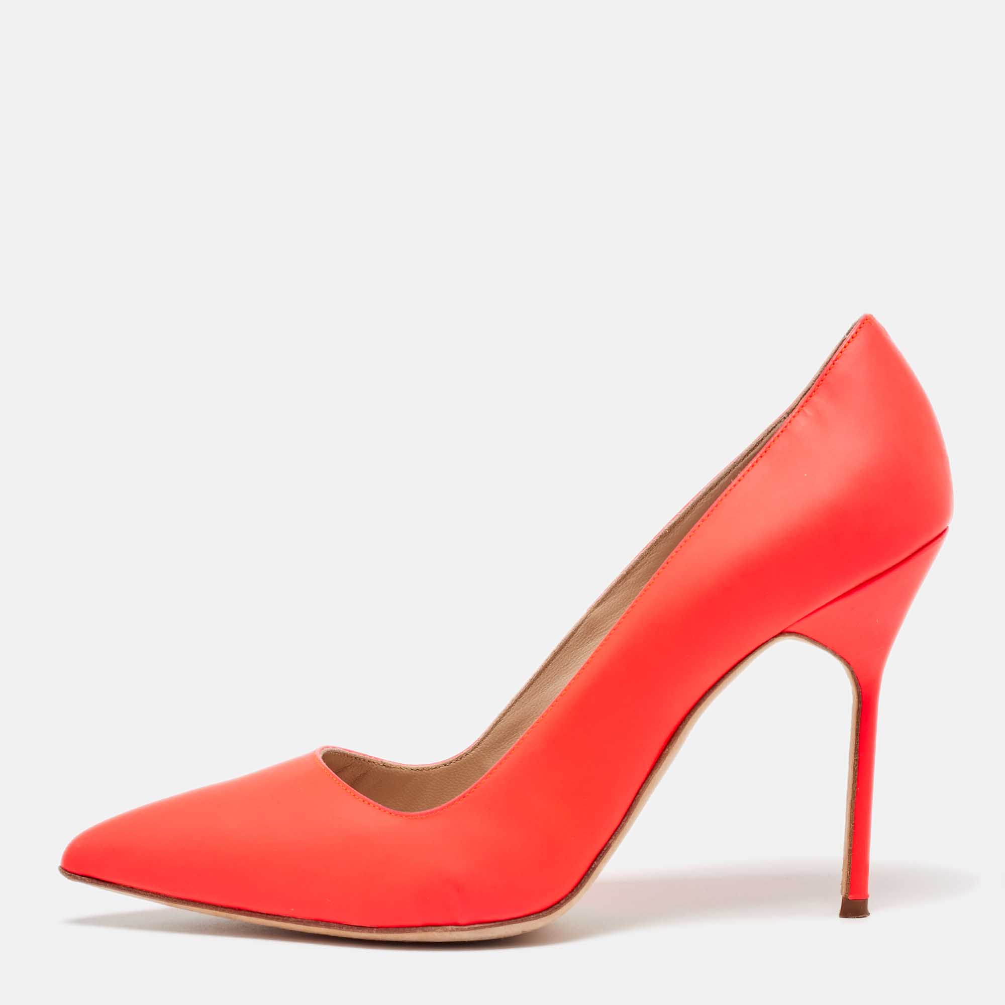 

Manolo Blahnik Orange Leather BB Pumps Sze