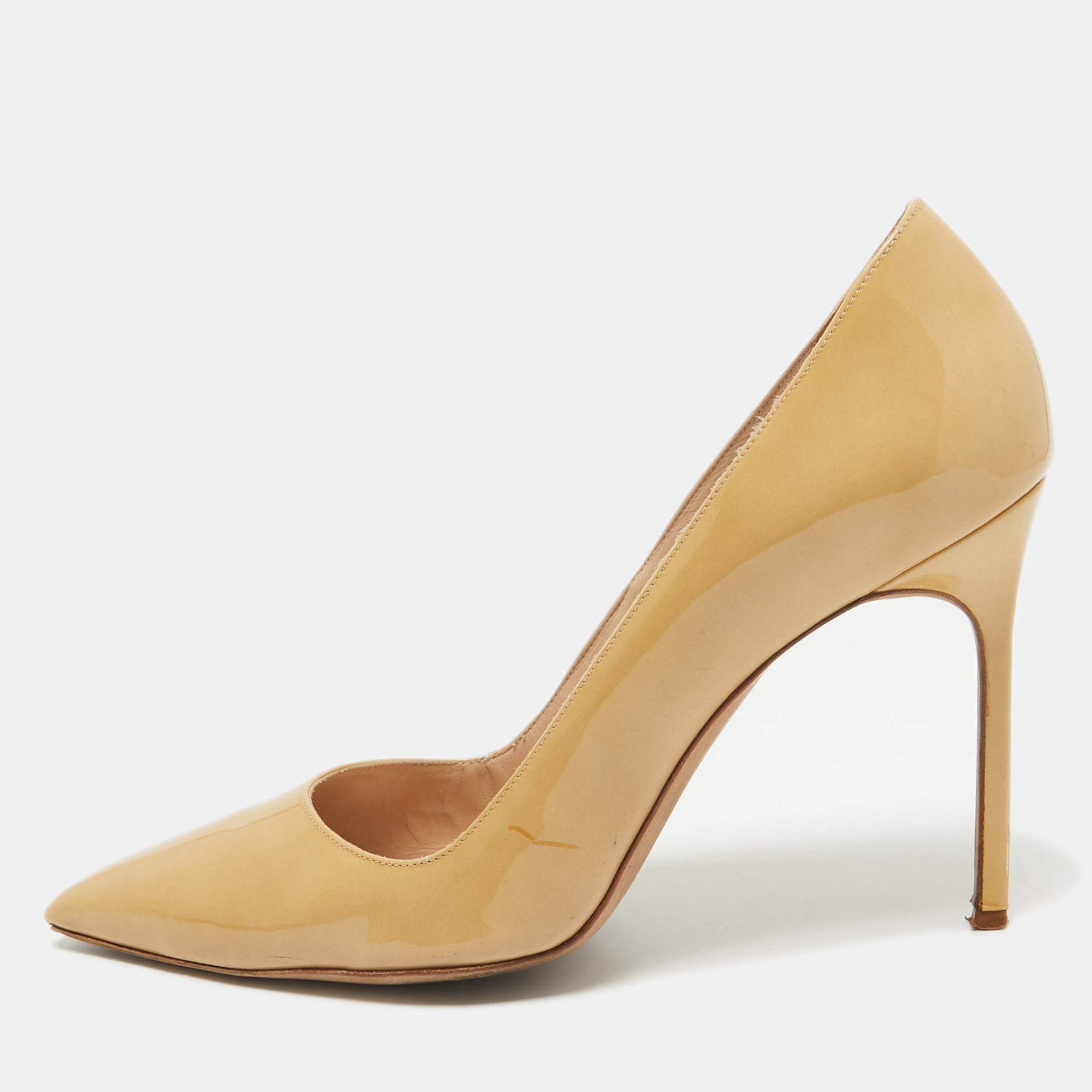 

Manolo Blahnik Beige Patent Leather BB Pumps Size