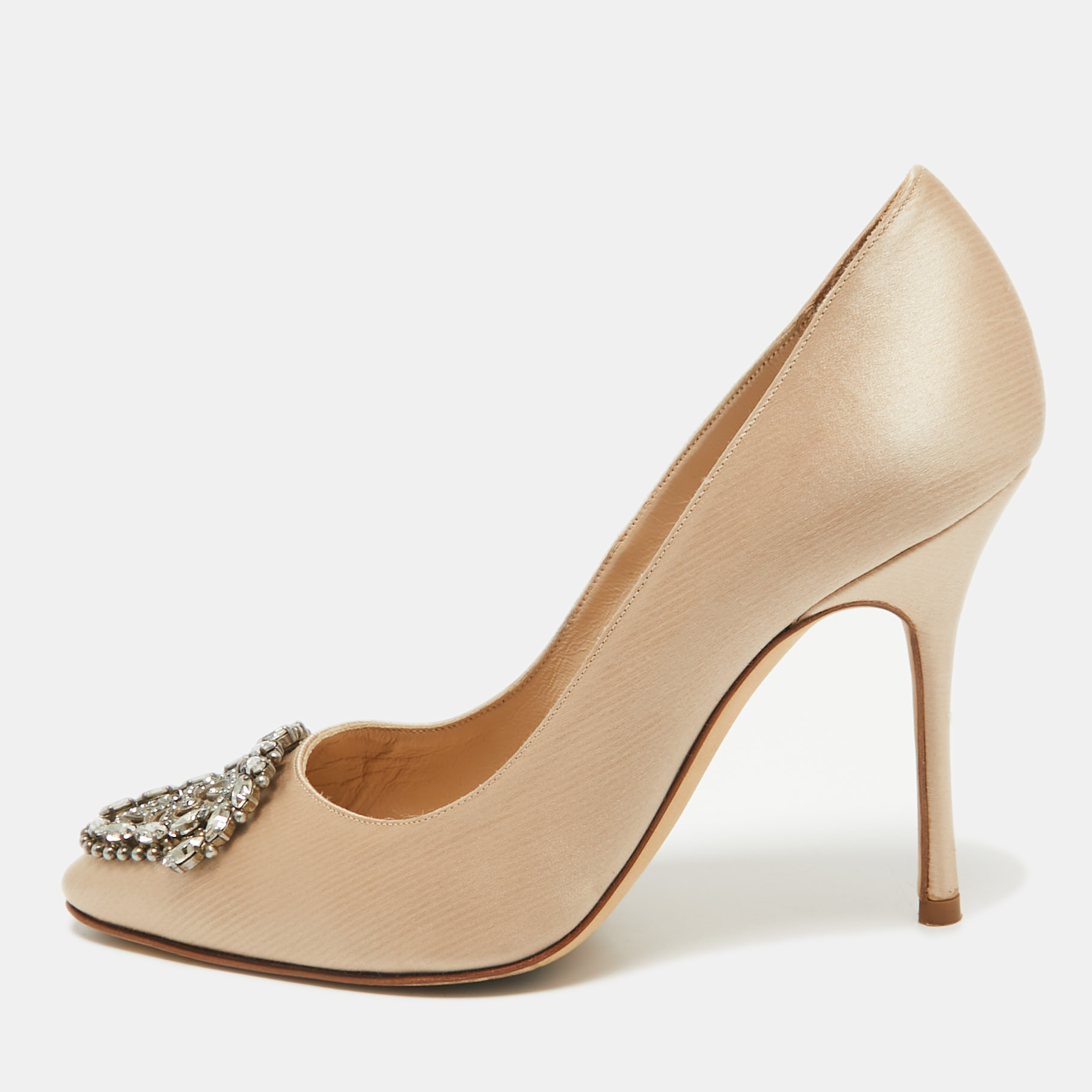 

Manolo Blahnik Beige Satin Okkaava Pumps Size