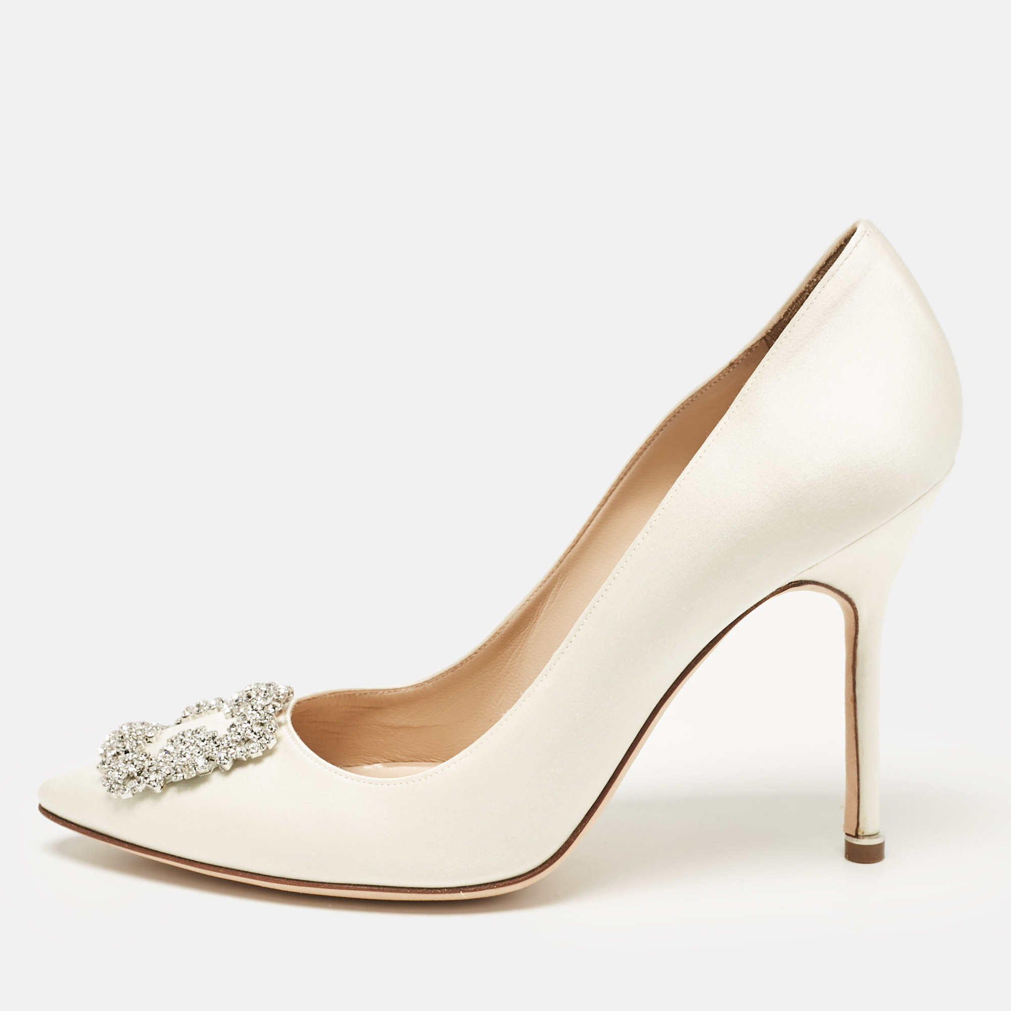 

Manolo Blahnik Ivory Satin Hangisi Pumps Size, White