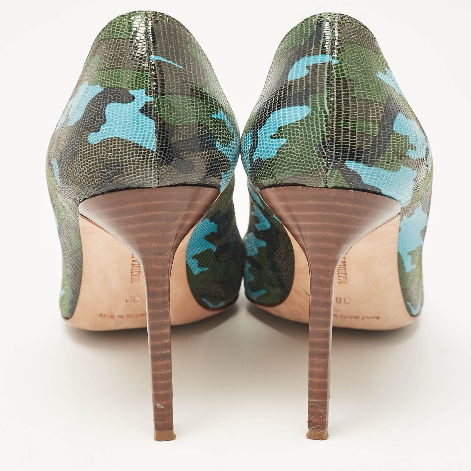 Manolo Blahnik Tricolor Camouflage Print Embossed Lizard Pointed Toe Pumps Size 38 