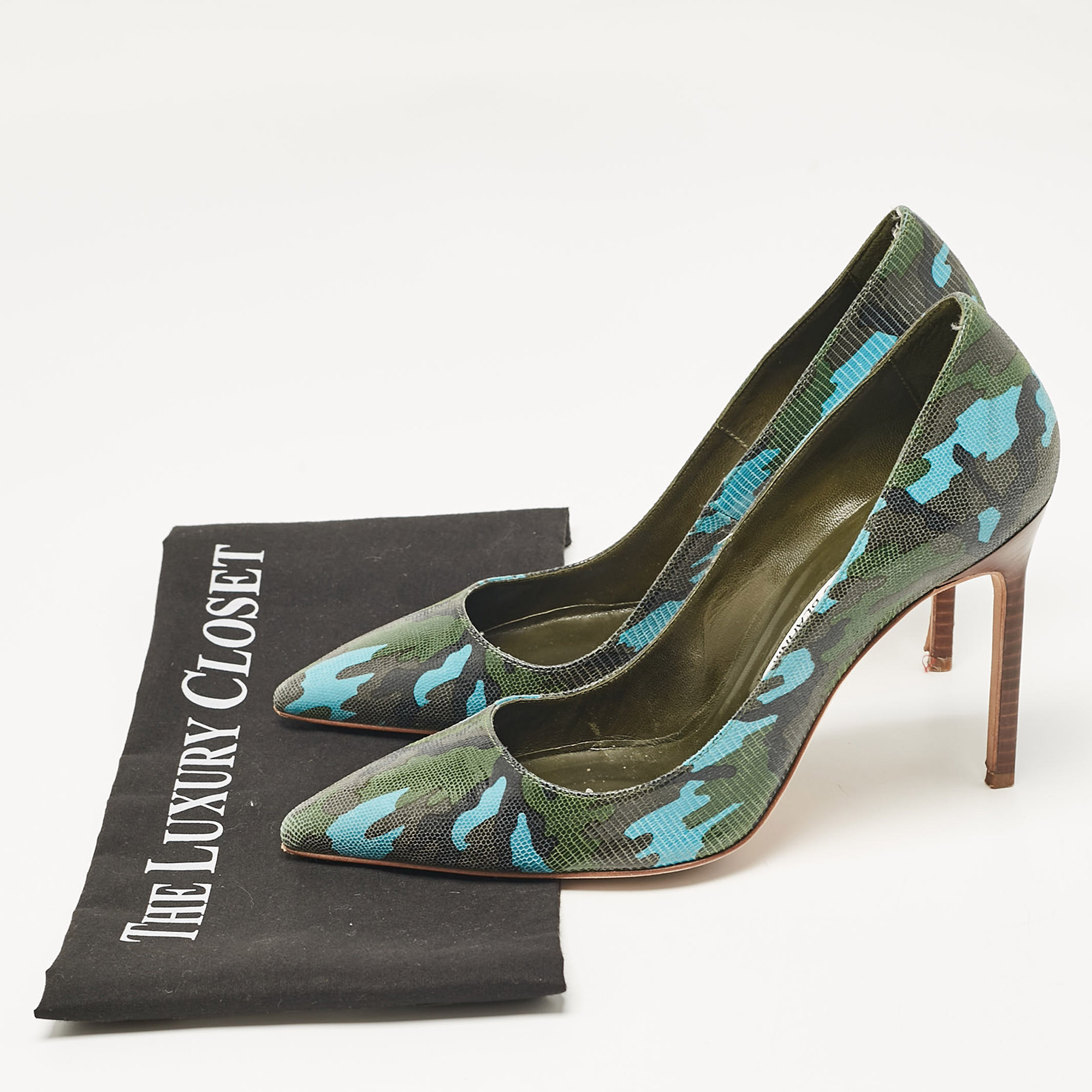 Manolo Blahnik Tricolor Camouflage Print Embossed Lizard Pointed Toe Pumps Size 38 