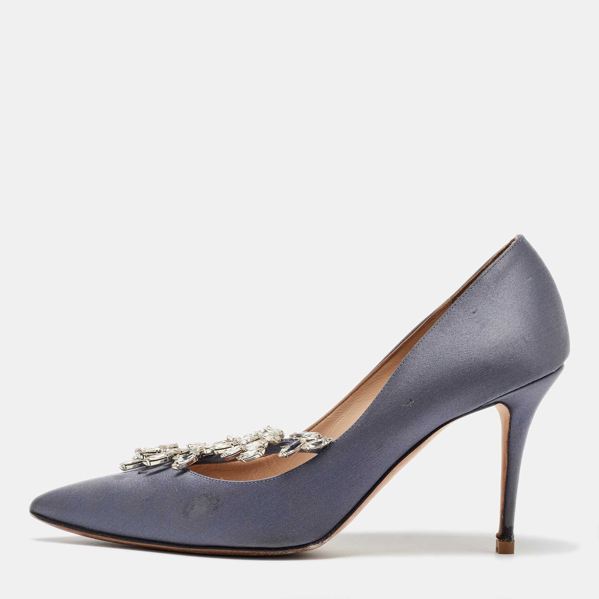 

Manolo Blahnik Grey Satin Nadira Pointed Toe Pumps Size