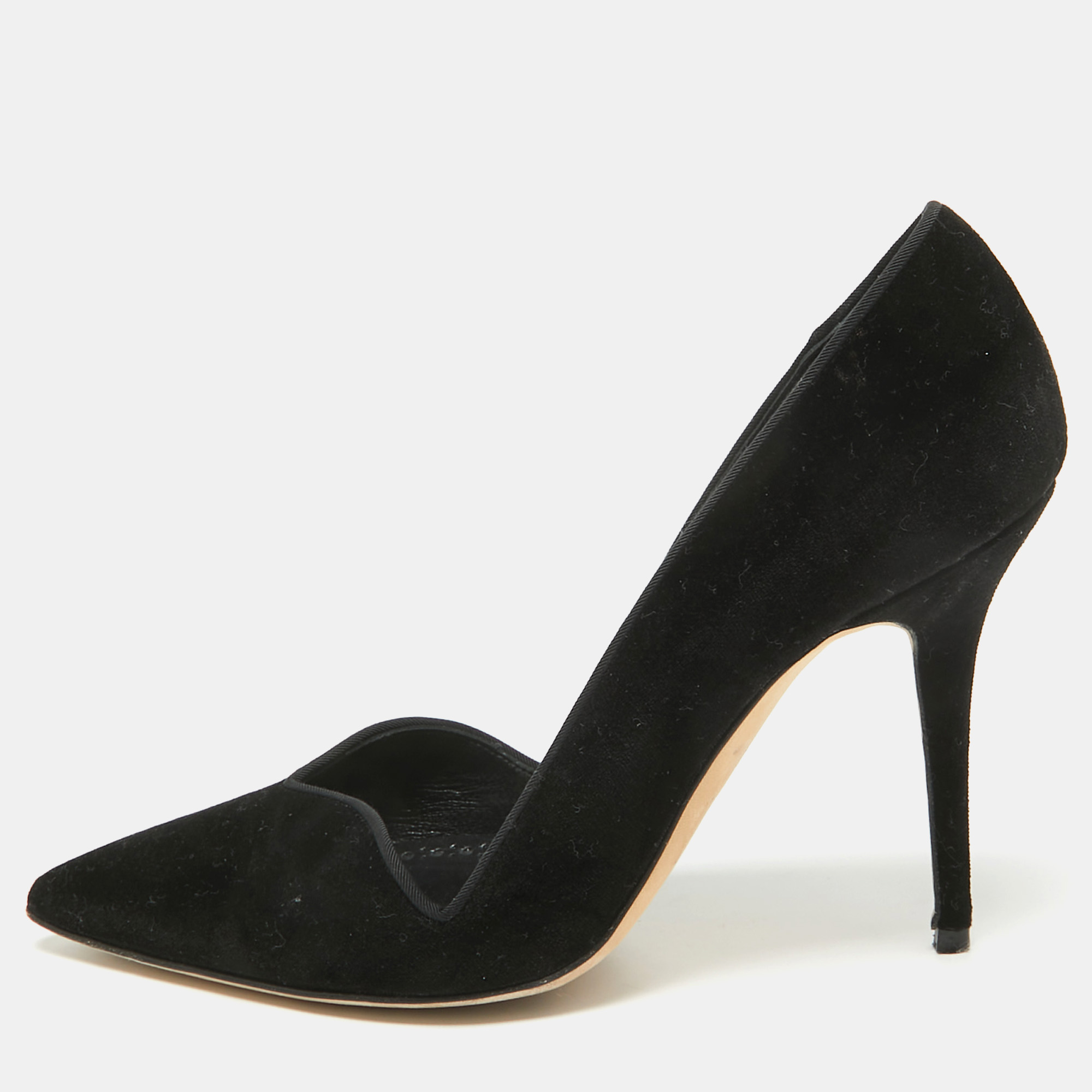 

Manolo Blahnik Black Velvet Pointed Toe Pumps Size