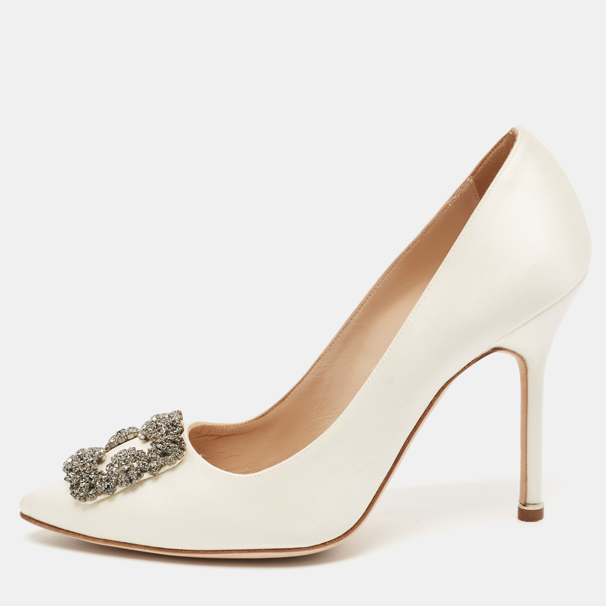 

Manolo Blahnik Ivory Satin Hangisi Pumps Size, White