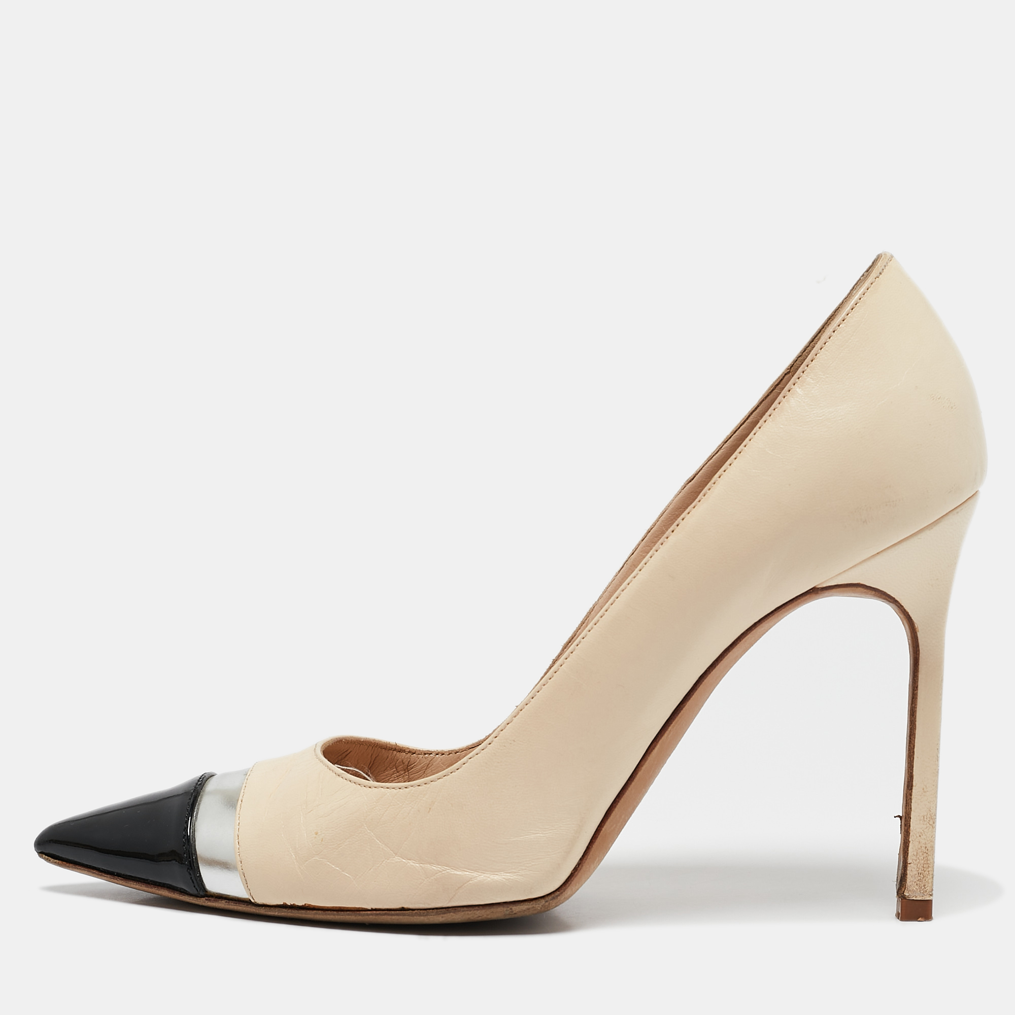 

Manolo Blahnik Cream/Black Leather Pointed Toe Pumps Size