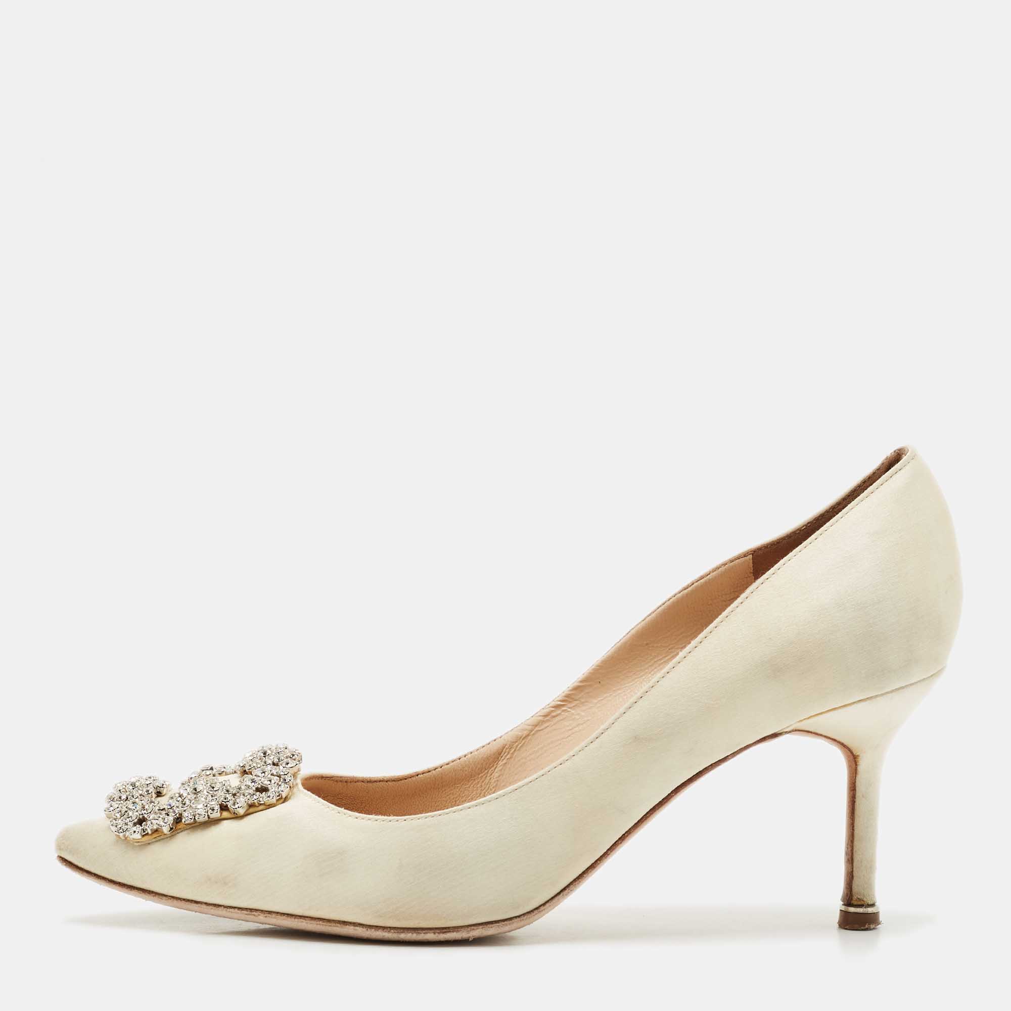 

Manolo Blahnik Cream Satin Hangisi Pumps Size