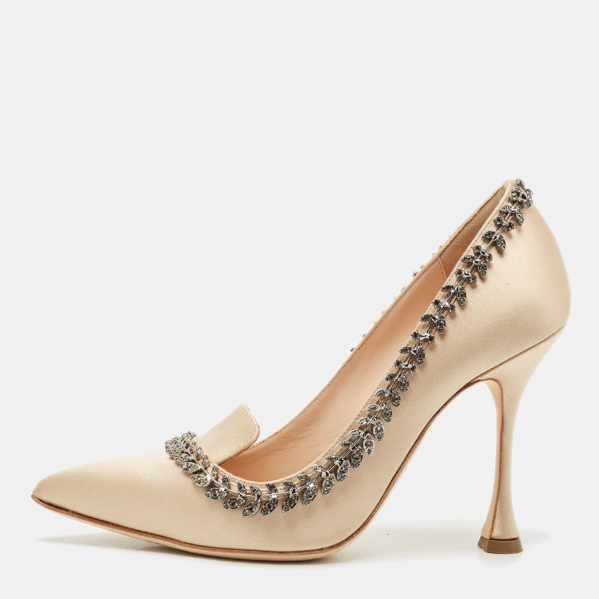 

Manolo Blahnik Beige Satin Trionfa Pumps Size