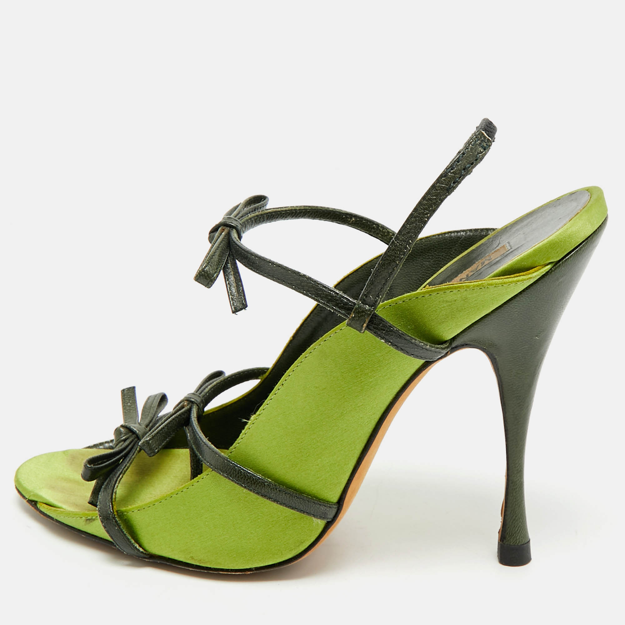 

Manolo Blahnik Green Satin Slingback Sandals Size