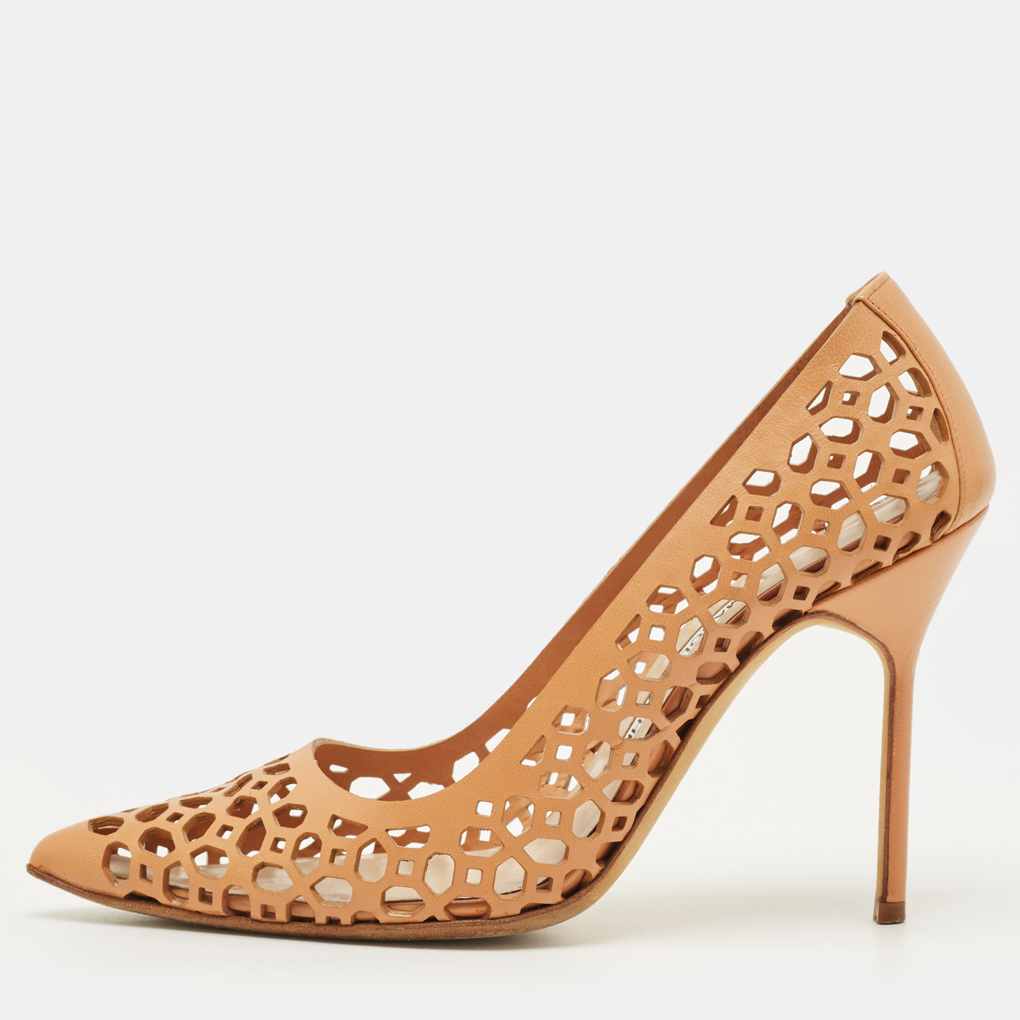 

Manolo Blahnik BB Laserato Size  Tan Lasercut Leather Pumps
