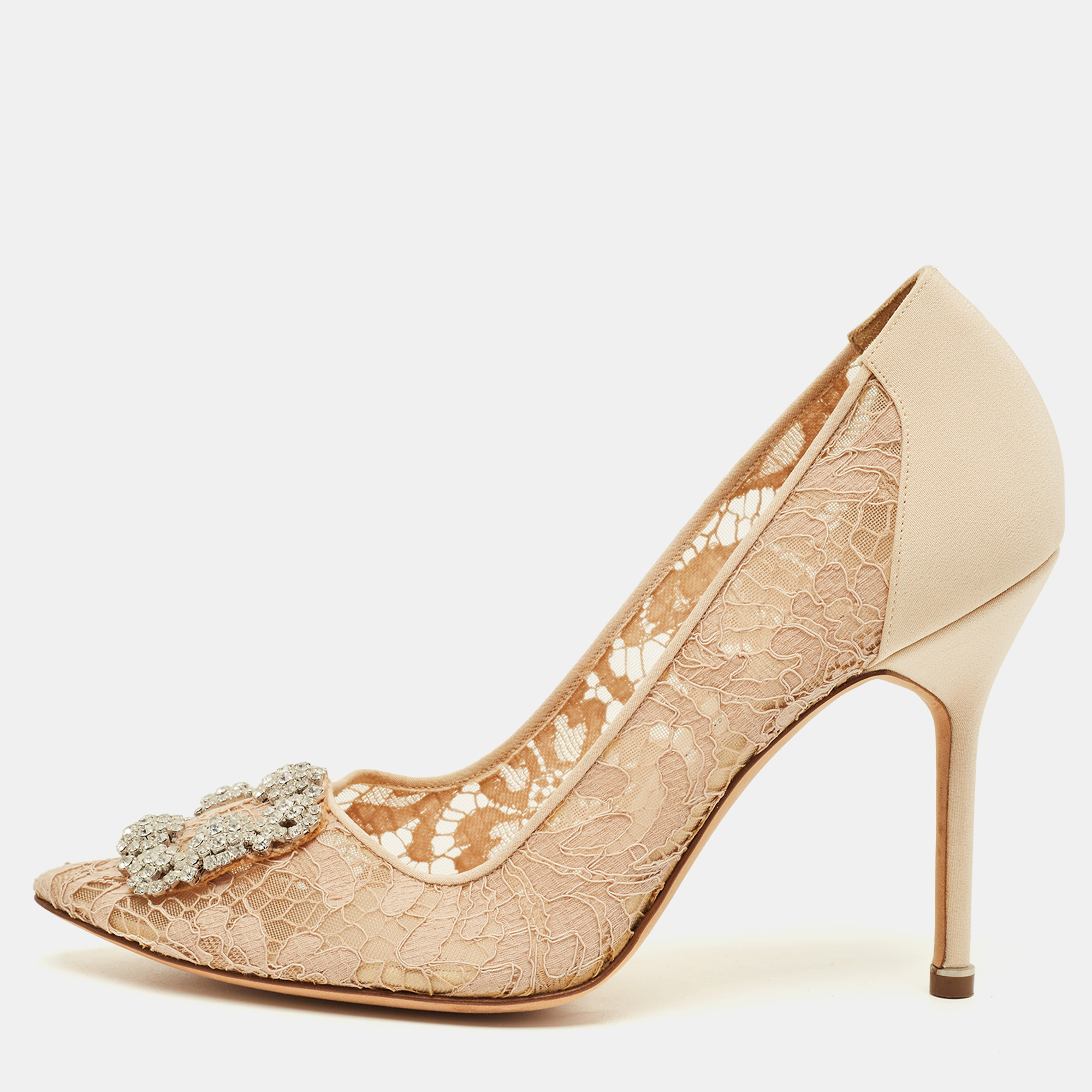 

Manolo Blahnik Hangisi Size  Beige Lace and Satin Pumps