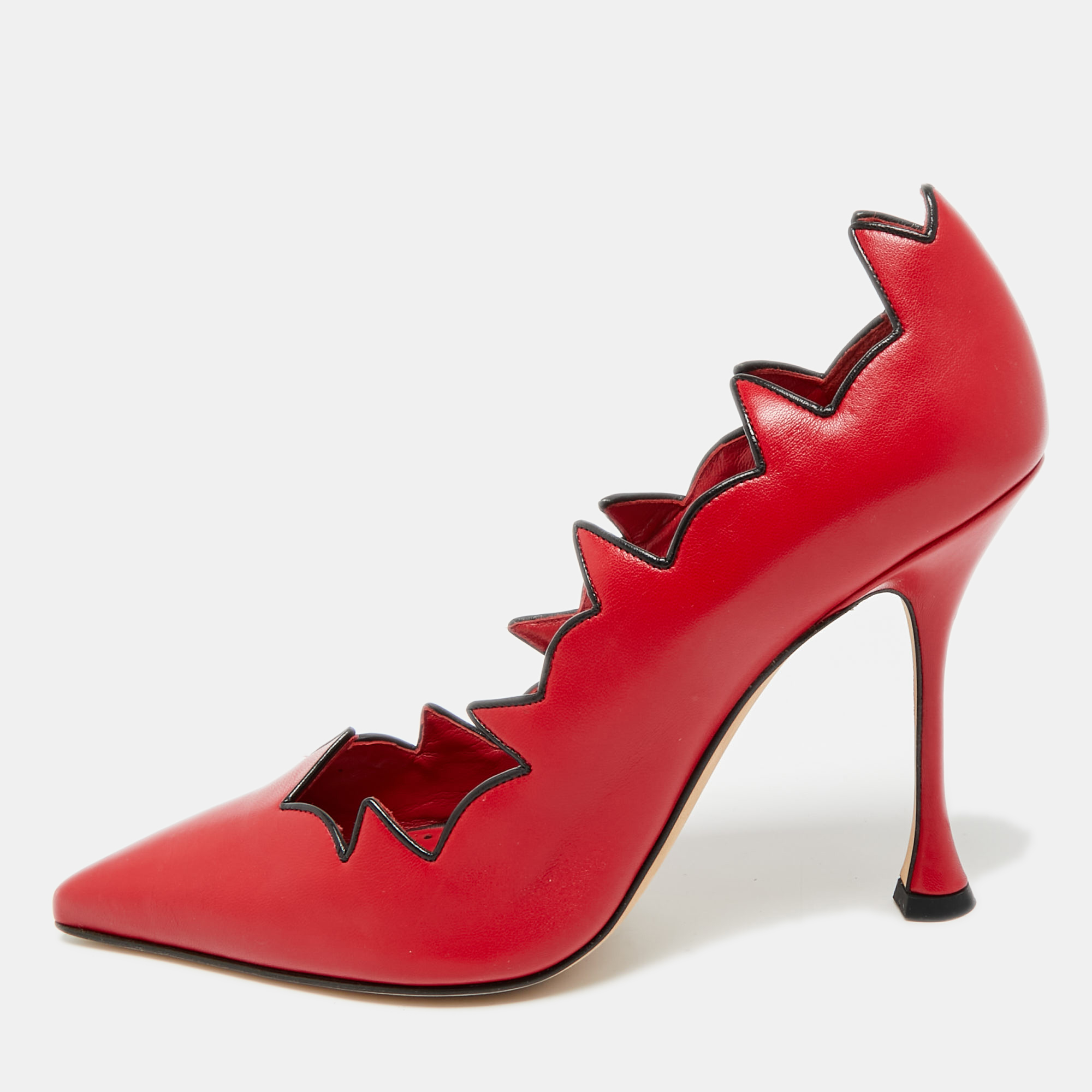 

Manolo Blahnik Scalloped Size  Red/Black Leather Pumps