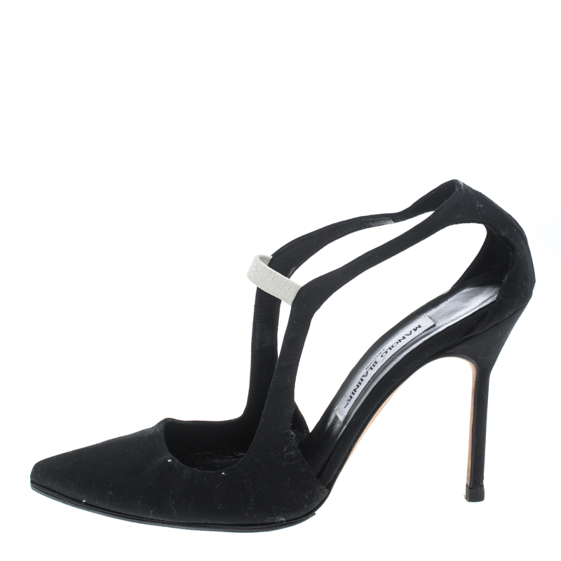 

Manolo Blahnik Monochrome Cut Out Pointed Toe Pumps Size, Black