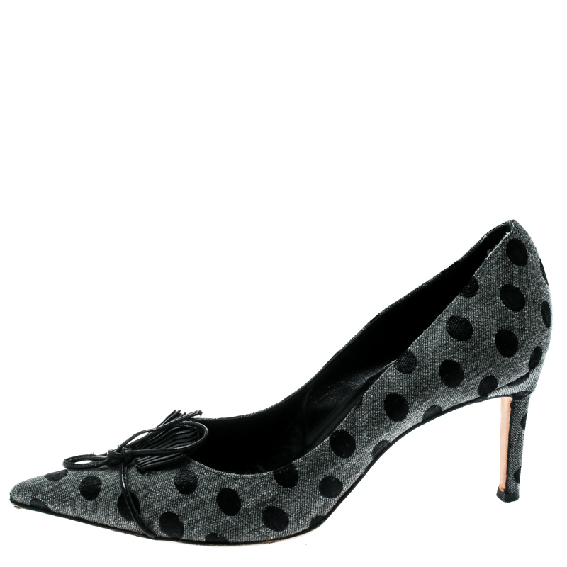 

Manolo Blahnik Blue Polka Dot Denim Pointed Toe Pumps Size, Grey