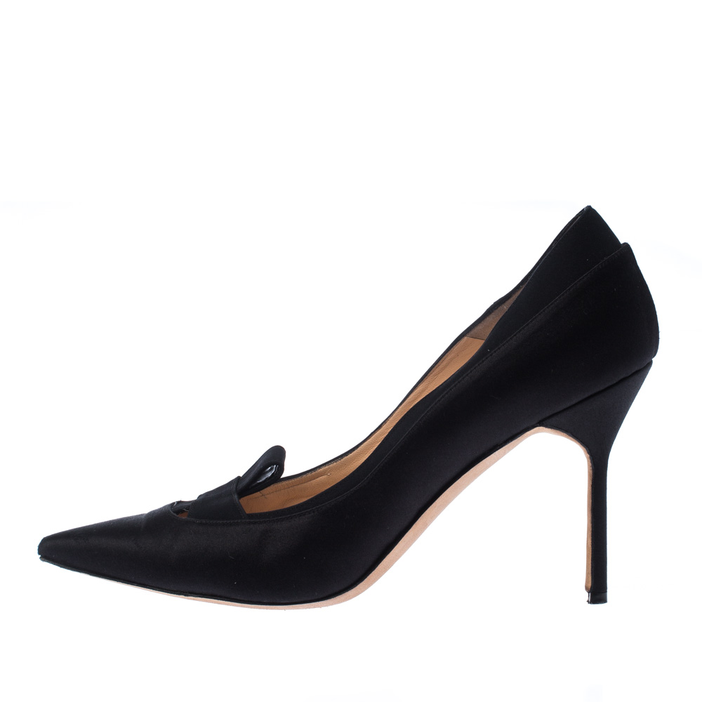 

Manolo Blahnik Black Satin Cross Pointed Toe Pumps Size
