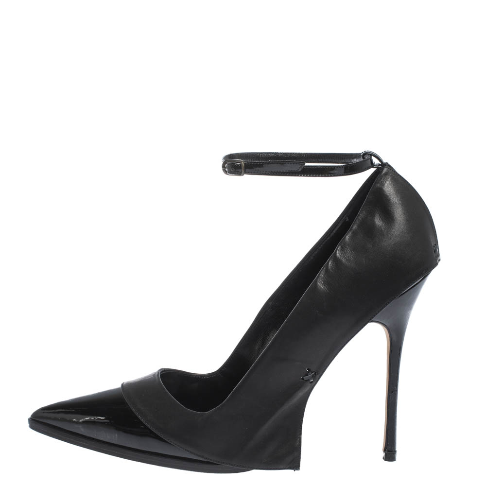 

Manolo Blahnik Patent Leather Tracy Ankle Strap Pointed Toe Pumps Size, Black