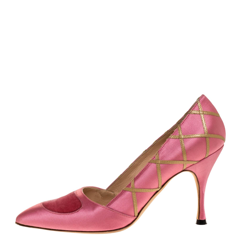 

Manolo Blahnik Pink Satin Pointed Toe Pumps Size