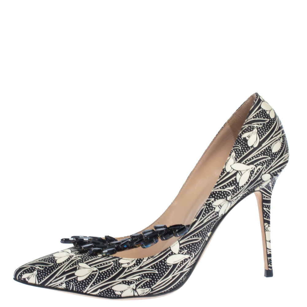 

Manolo Blahnik White/Black Printed Satin Embellished Nadira Pumps Size