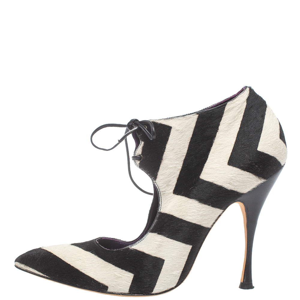 

Manolo Blahnik Black/White Striped Calf Hair Lace Up Pumps Size