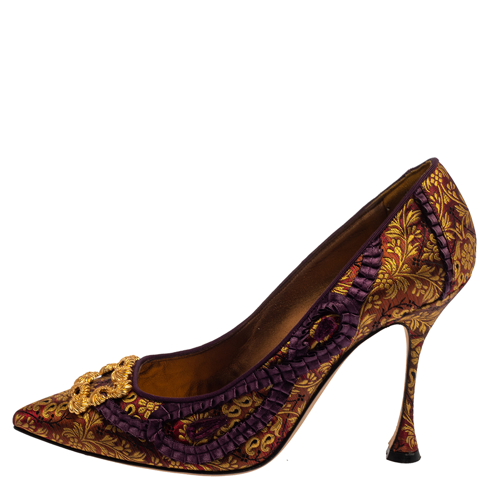 

Manolo Blahnik Multicolor Fabric Brocade Slip On Pumps Size