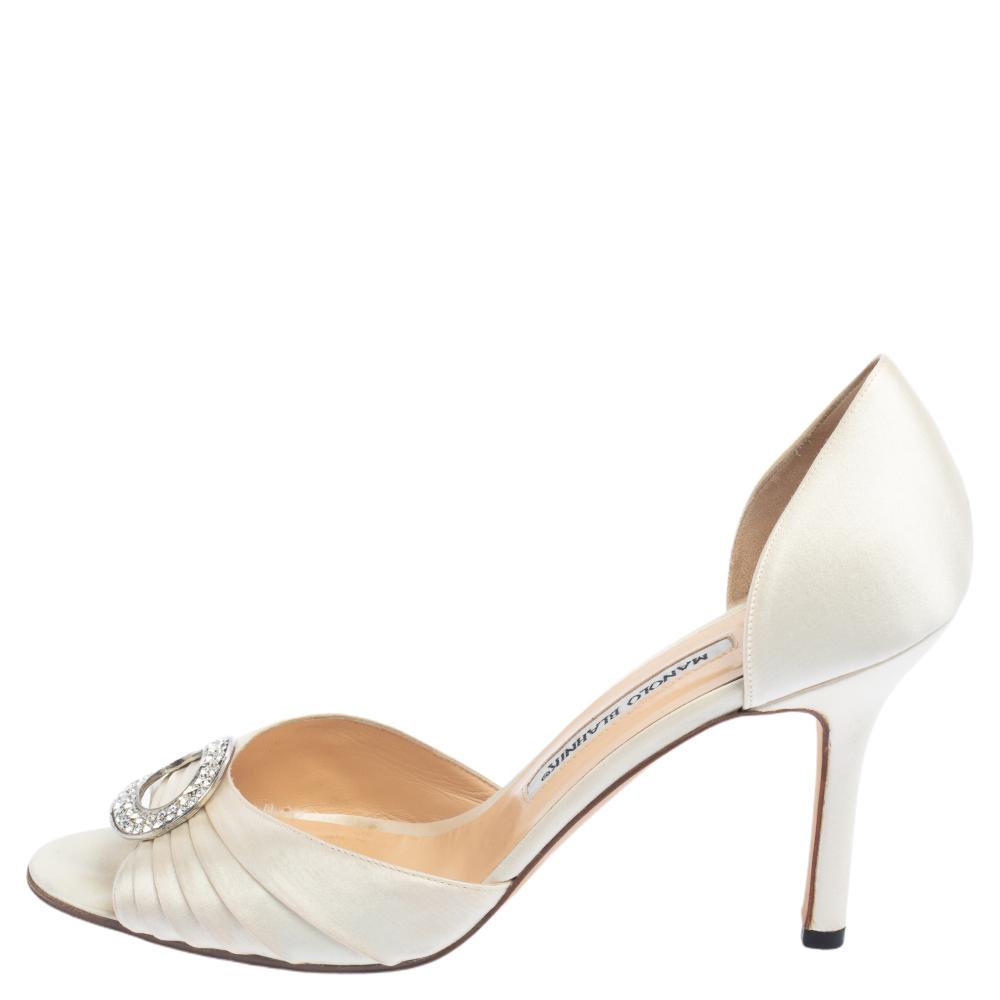 

Manolo Blahnik Cream Pleated Satin Sedaraby D'orsay Sandals Size .5