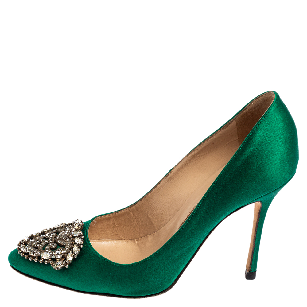 

Manolo Blahnik Green Satin Okkava Pointed Toe Pumps Size