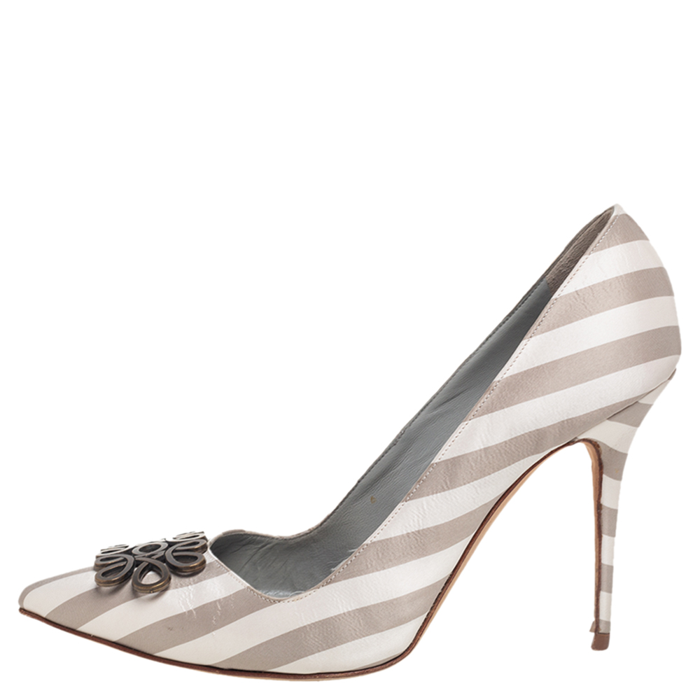 

Manolo Blahnik Cream/Grey Satin Pointed Toe Pumps Size
