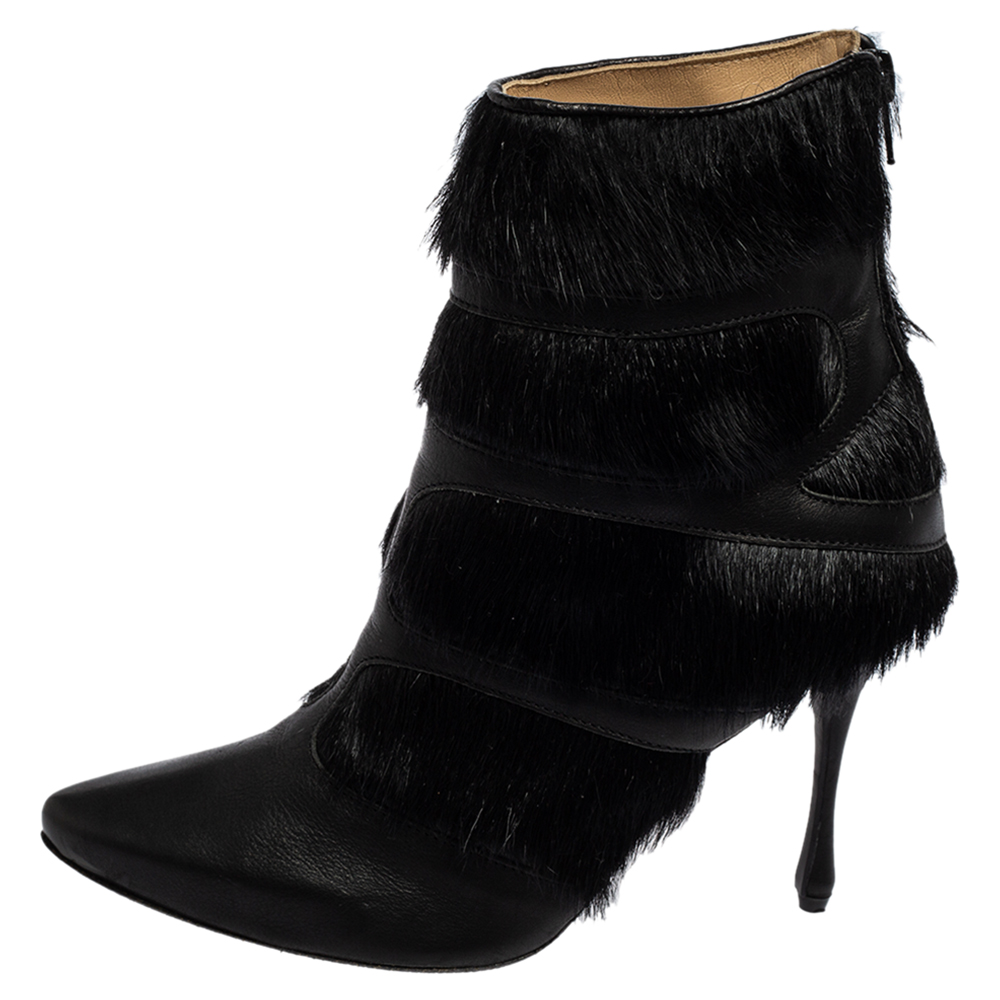 

Manolo Blahnik Black leather and Faux Fur Ankle Boots Size