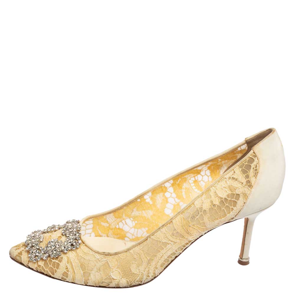 

Manolo Blahnik Off white Satin And Lace Hangisi Pumps Size