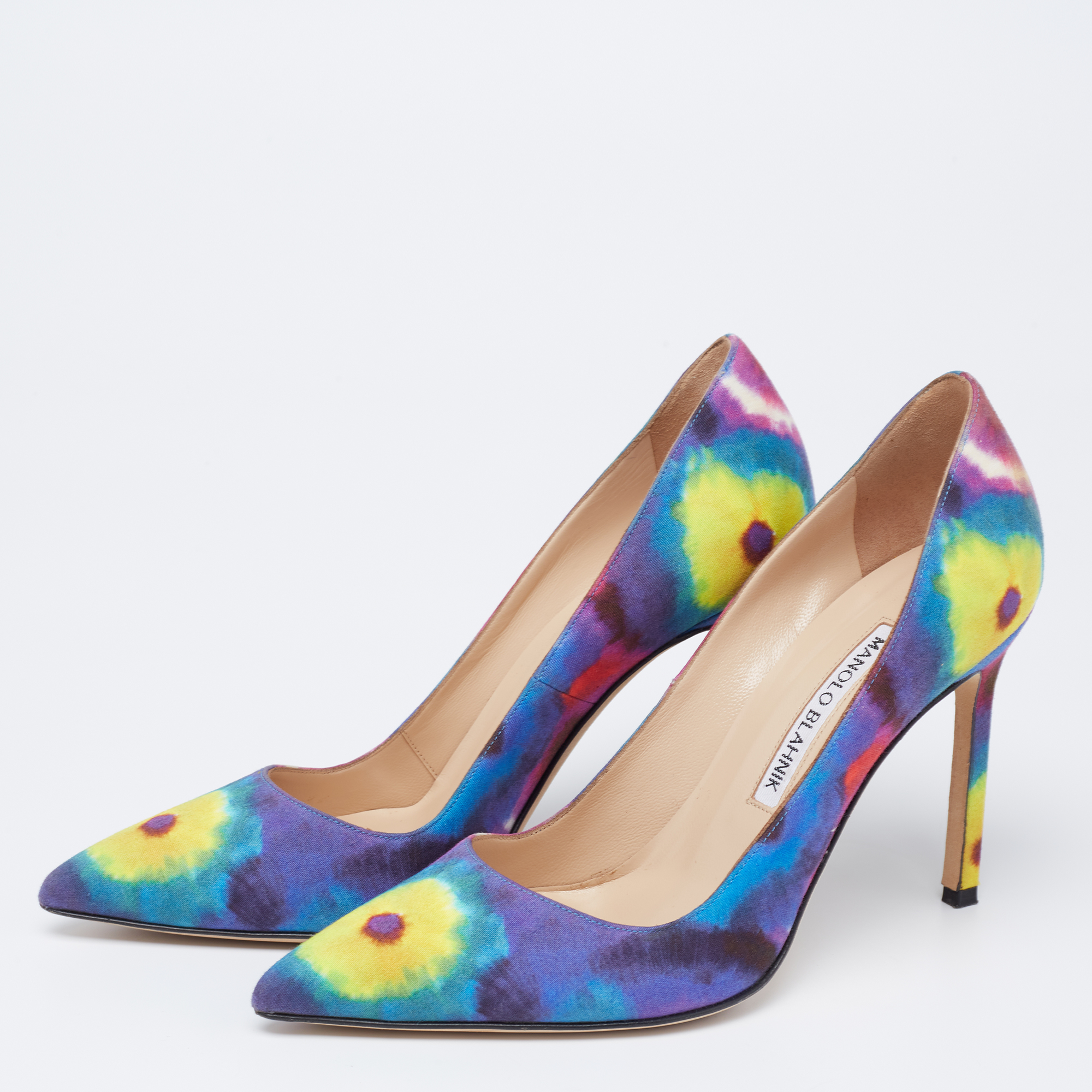 

Manolo Blahnik Multicolor Tie and Dye Fabric BB Pumps Size