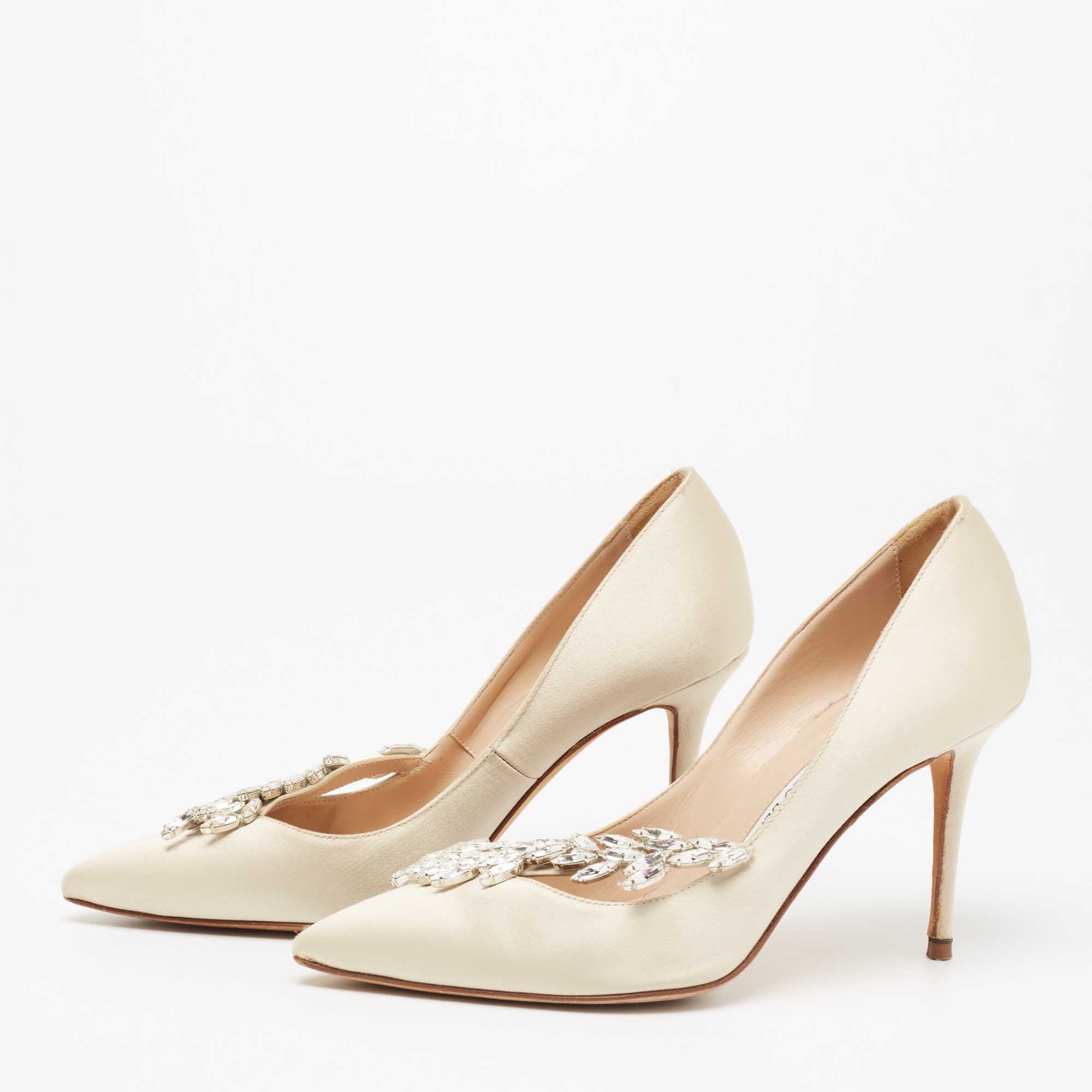 

Manolo Blahnik Ivory Satin Nadira Pumps Size, White