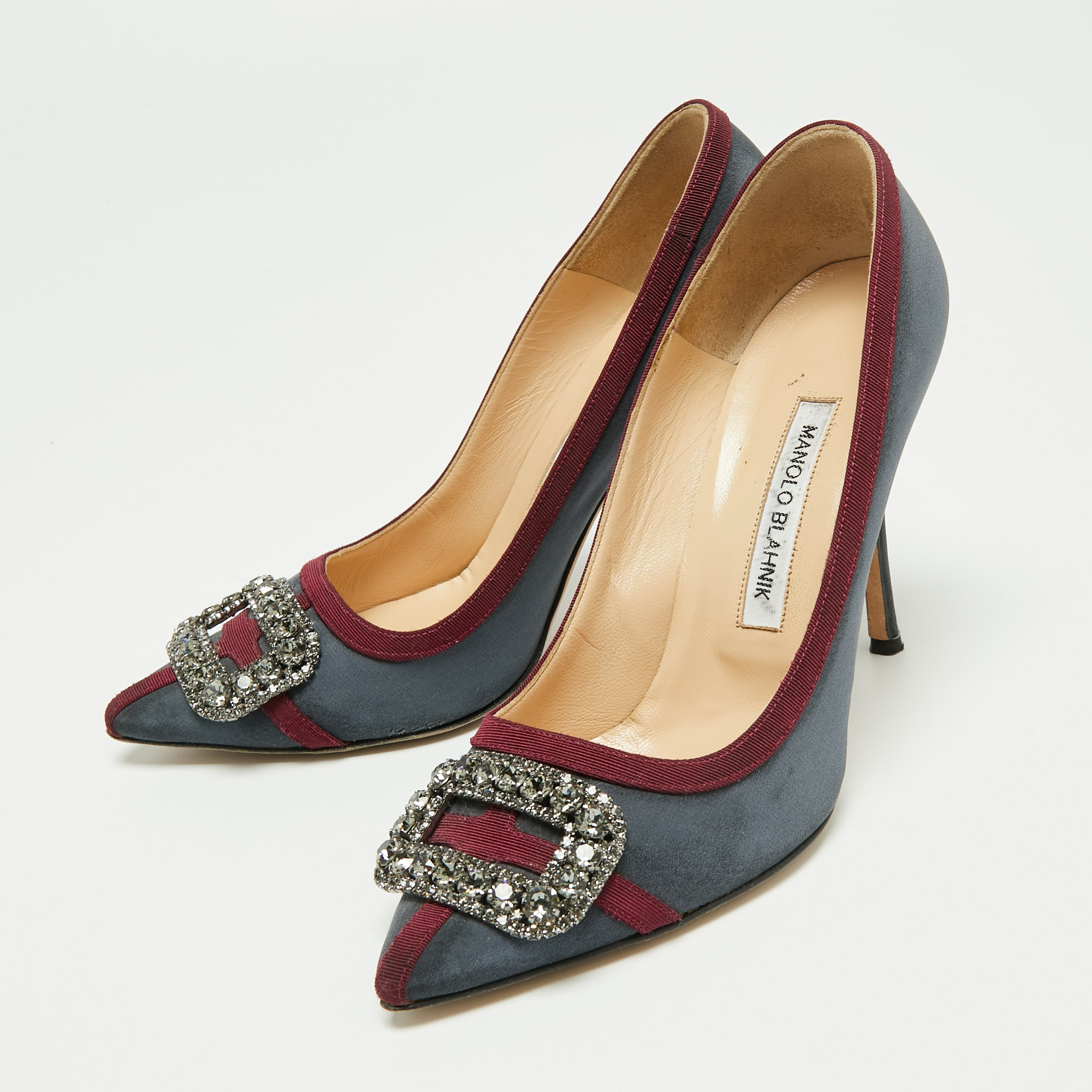 

Manolo Blahnik Grey/Burgundy Fabric and Canvas Crystal Gotrian Pumps Size