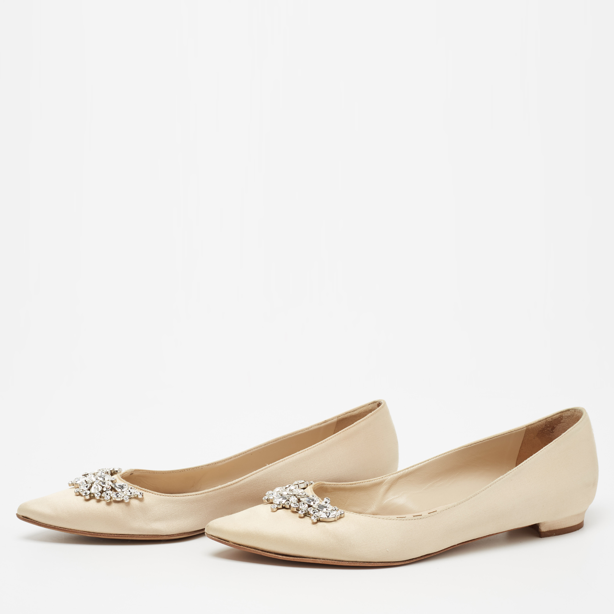 

Manolo Blahnik Beige Satin Lurum Embellished Ballet Flats Size