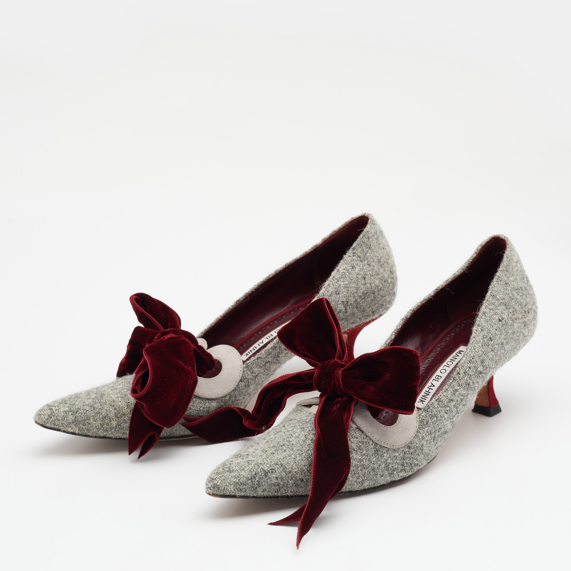 

Manolo Blahnik Grey/Burgundy Tweed And Velvet Bow Serba Pumps Size