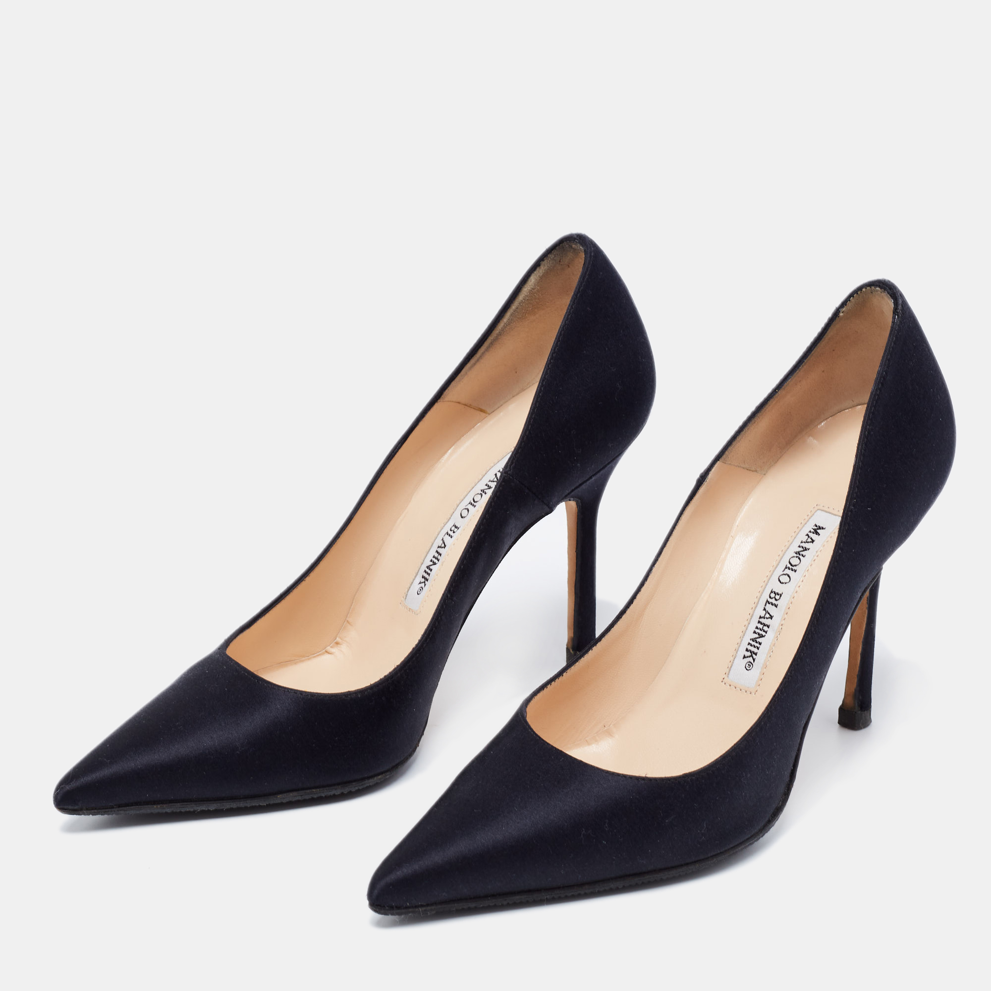 

Manolo Blahnik Black Satin Pointed Toe Pumps Size