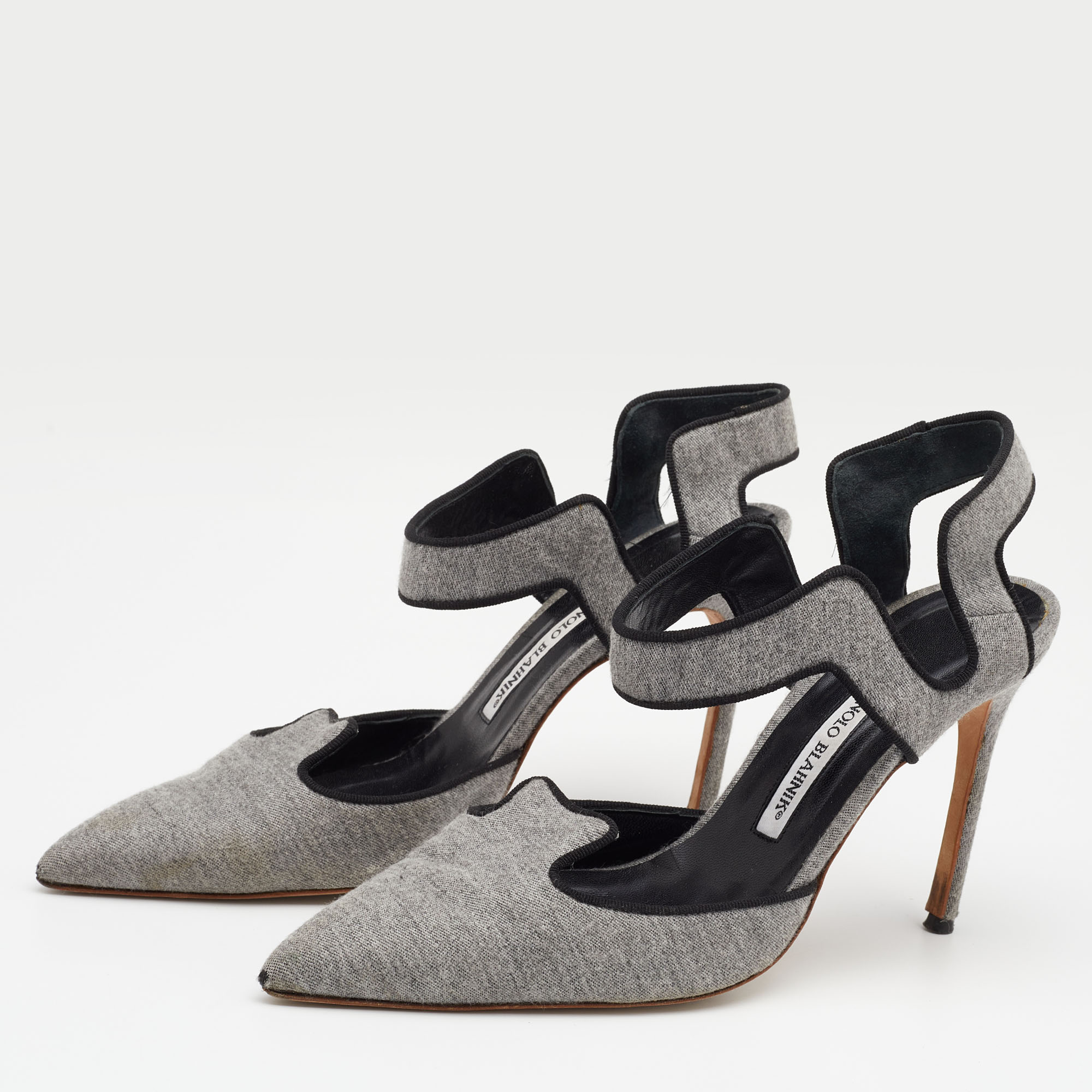 

Manolo Blahnik Grey Fabric Pointed Toe Pumps Size