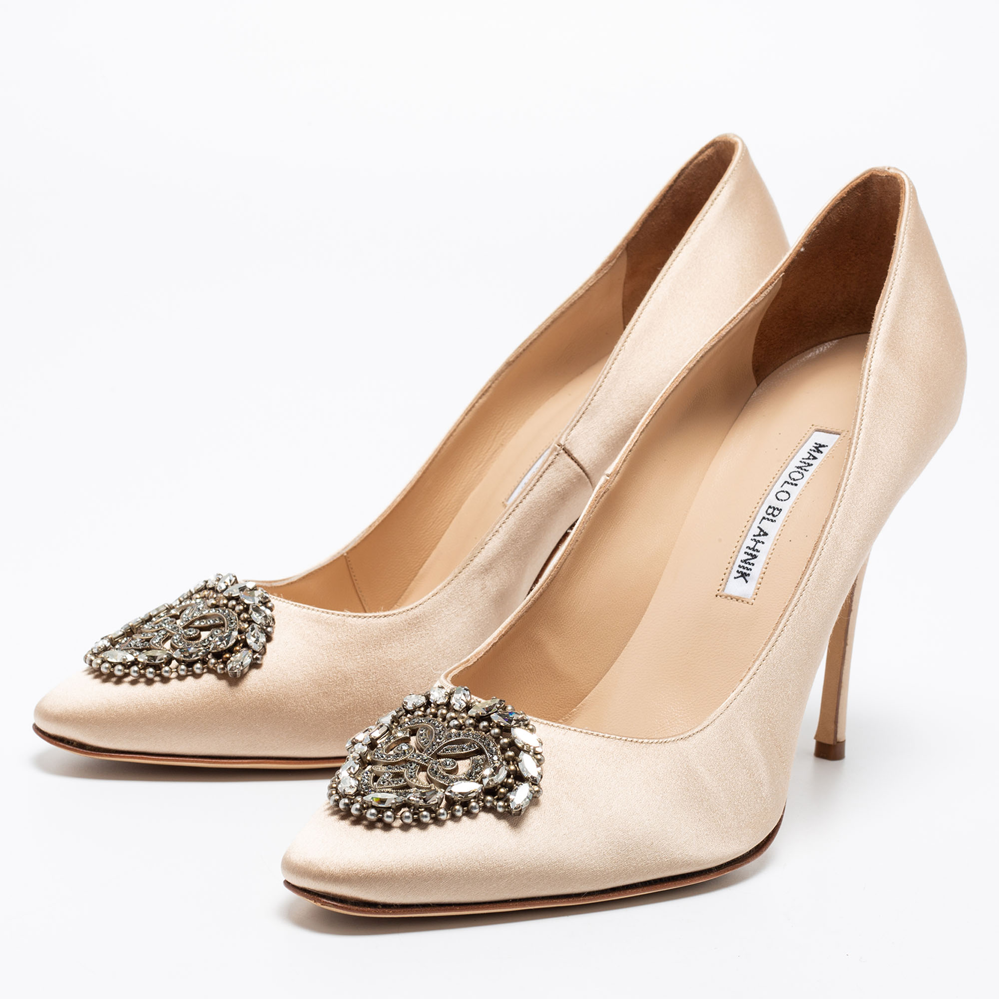 

Manolo Blahnik Gold Satin Okkava Crystal Embellished Pumps Size