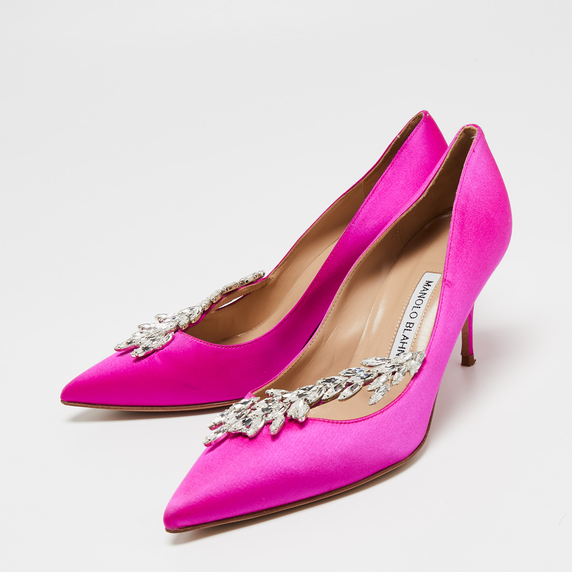 

Manolo Blahnik Pink Satin Nadira Crystal Embellished Pointed Toe Pumps Size