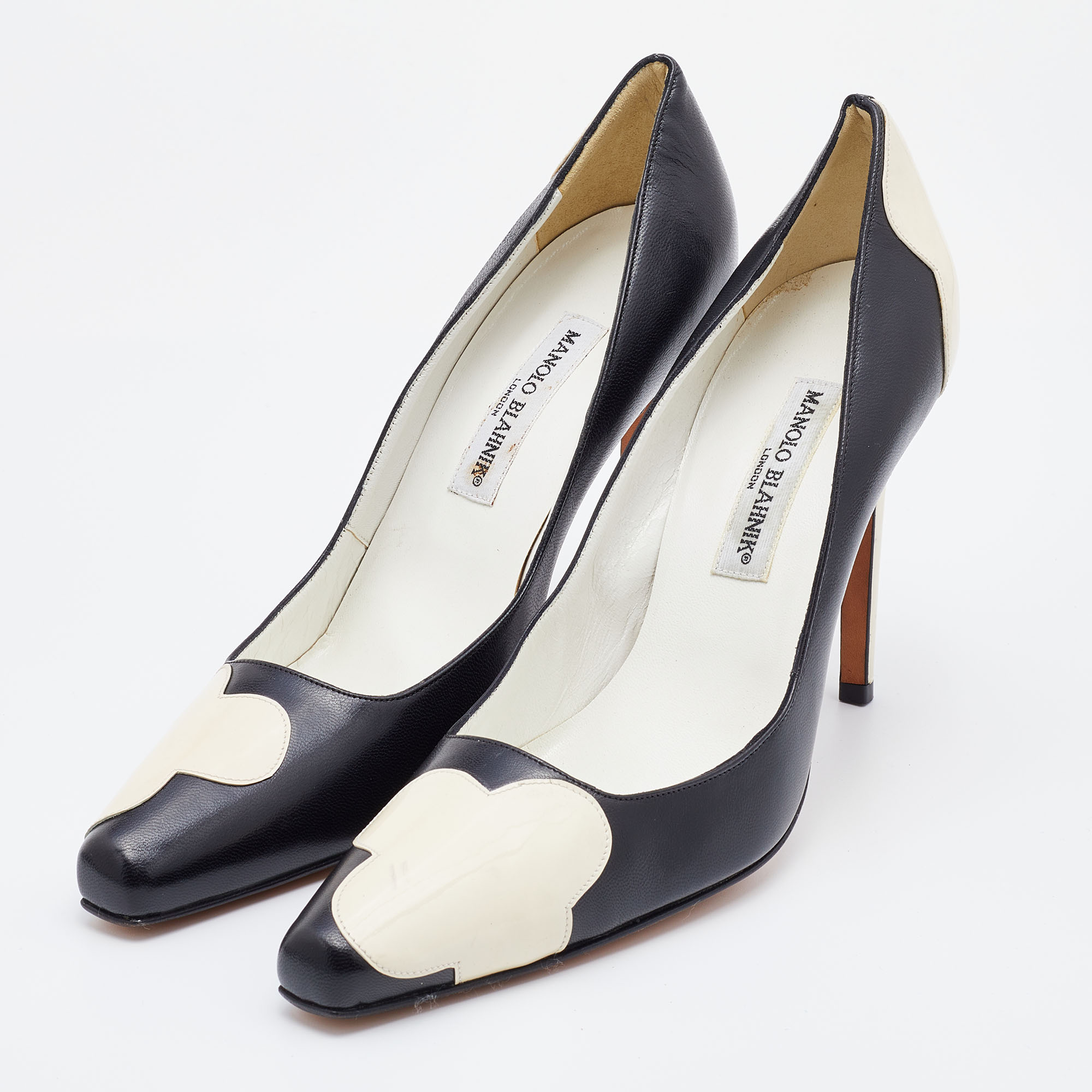 

Manolo Blahnik Black/White Patent and Leather Square Toe Pumps Size