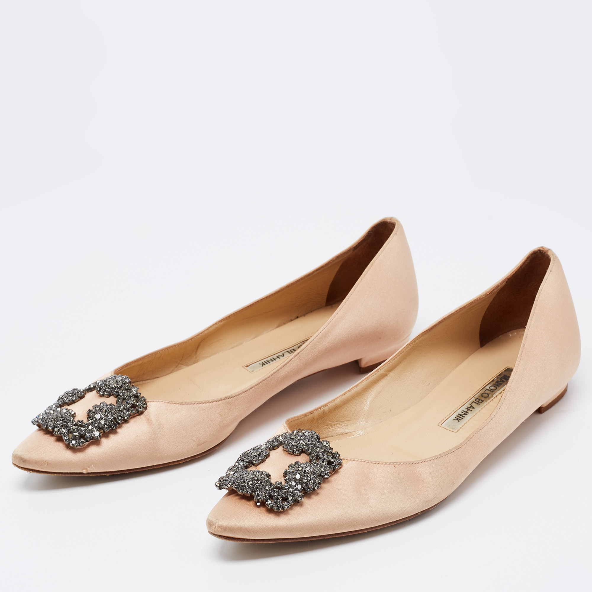 

Manolo Blahnik Beige Satin Hangisi Flats Ballet Size